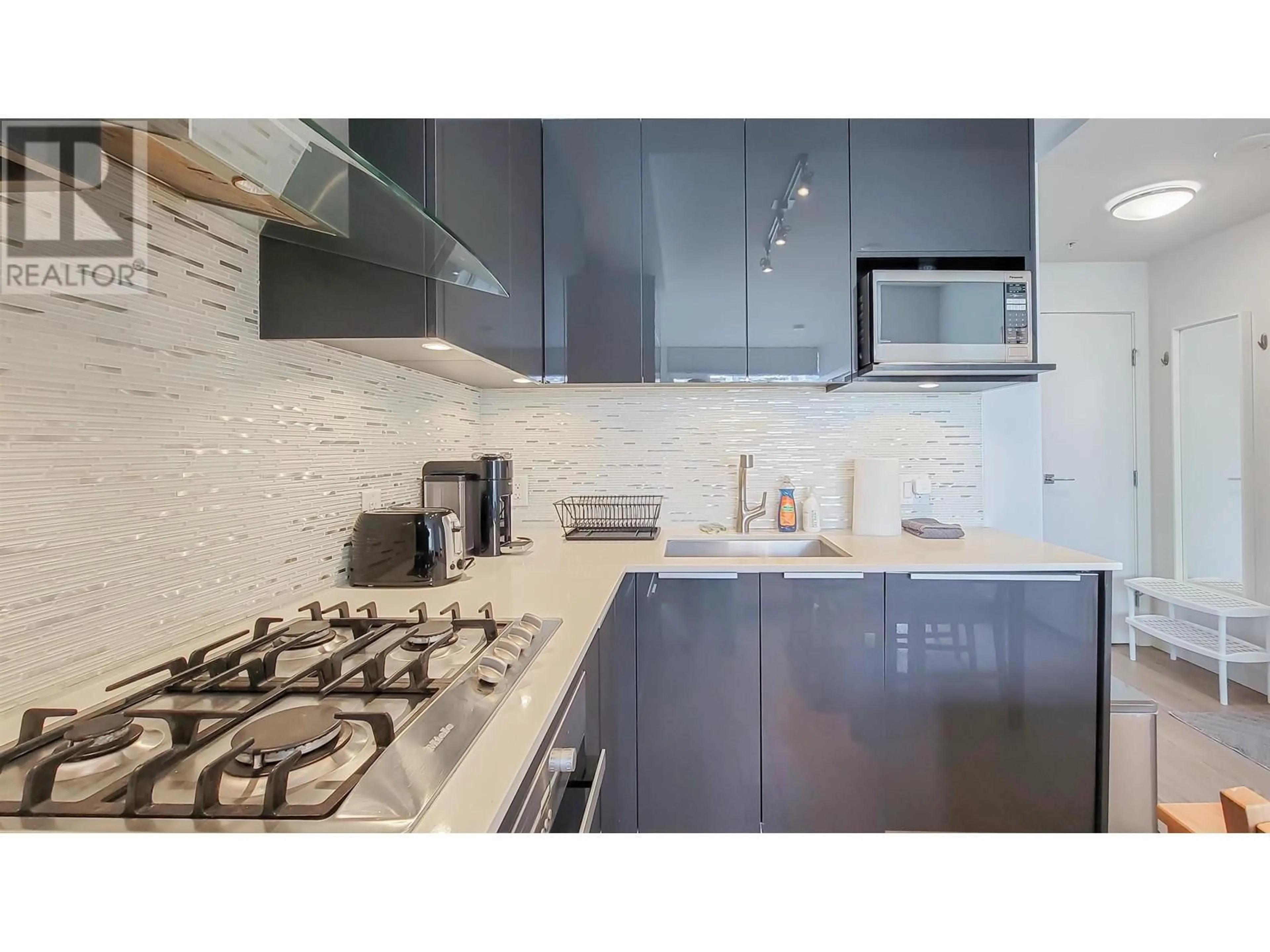 Standard kitchen, ceramic/tile floor for 1704 1283 HOWE STREET, Vancouver British Columbia V6Z0E3