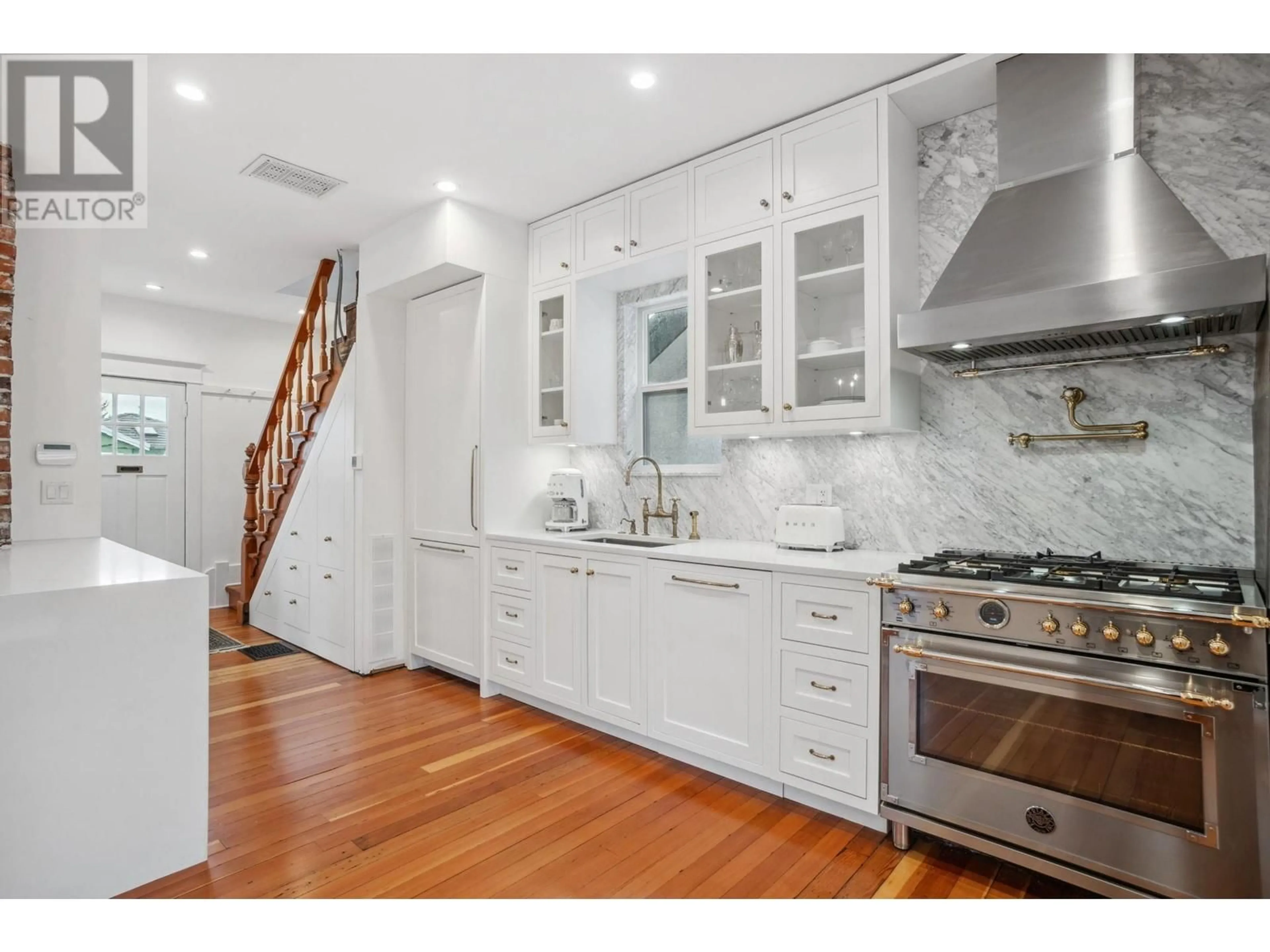 Open concept kitchen, ceramic/tile floor for 2539 E GEORGIA STREET, Vancouver British Columbia V5K2J6