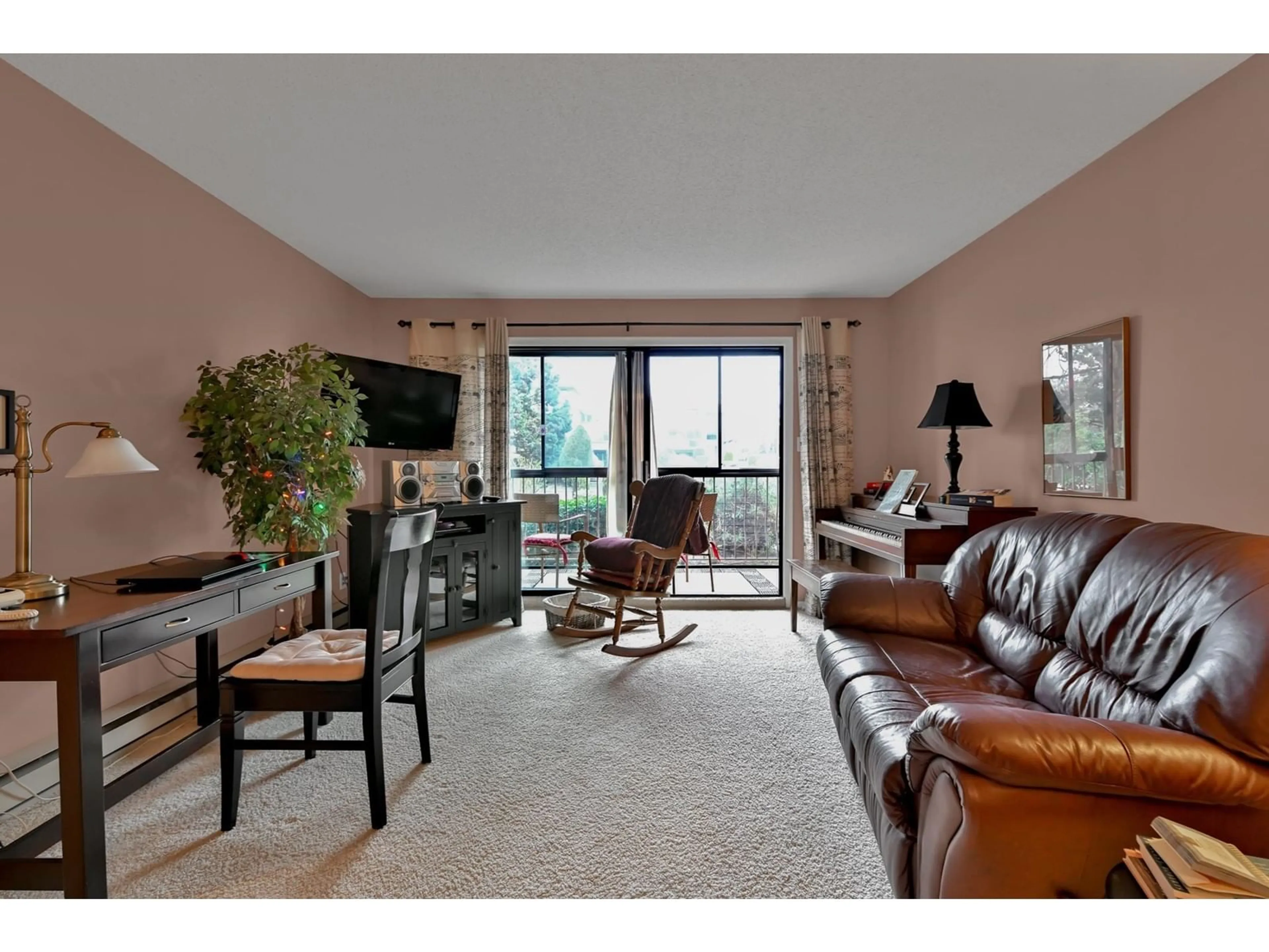 Living room with furniture, unknown for 102 - 32910 AMICUS, Abbotsford British Columbia V2S6G9