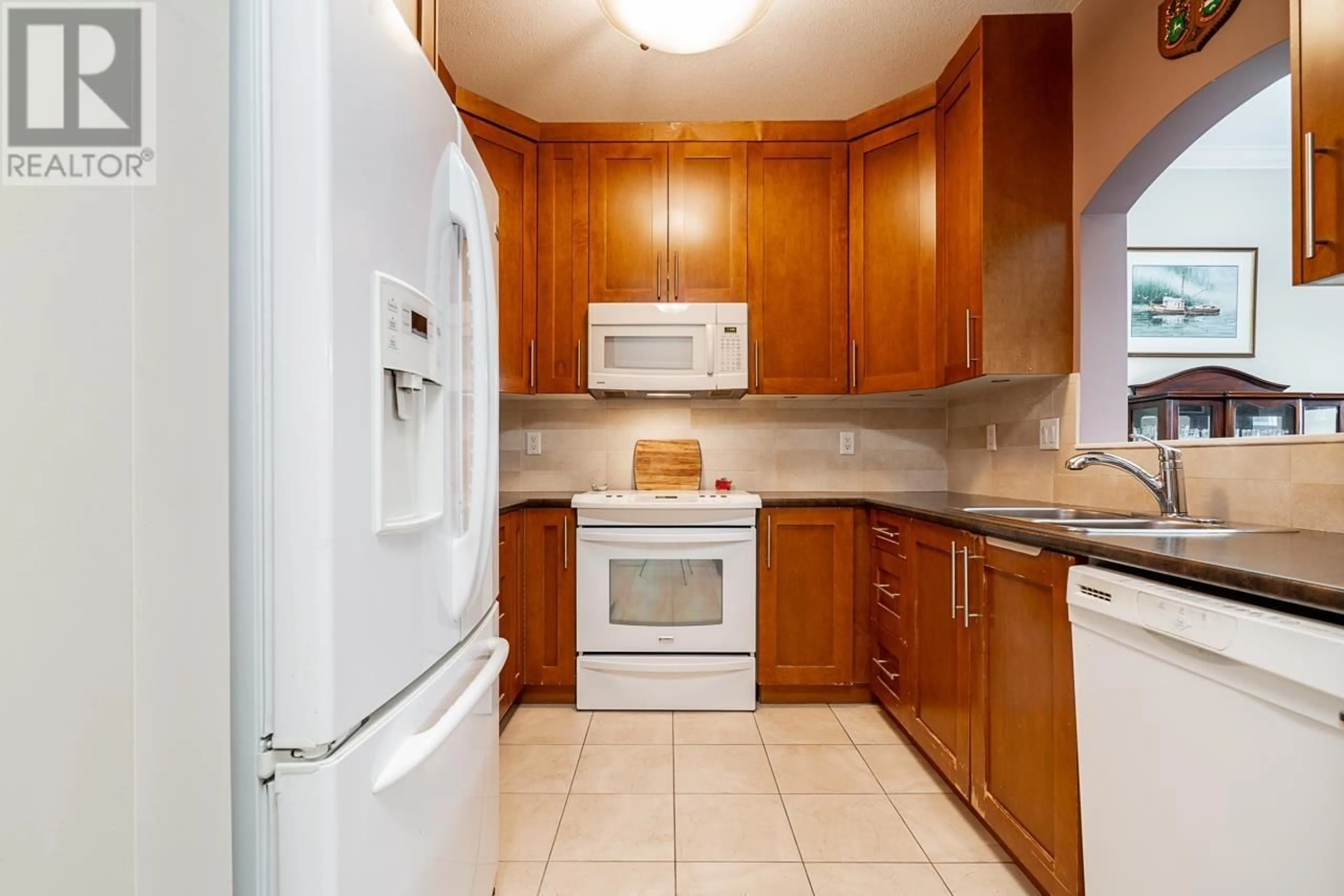 Standard kitchen, unknown for 122 2995 PRINCESS CRESCENT, Coquitlam British Columbia V3B7N1