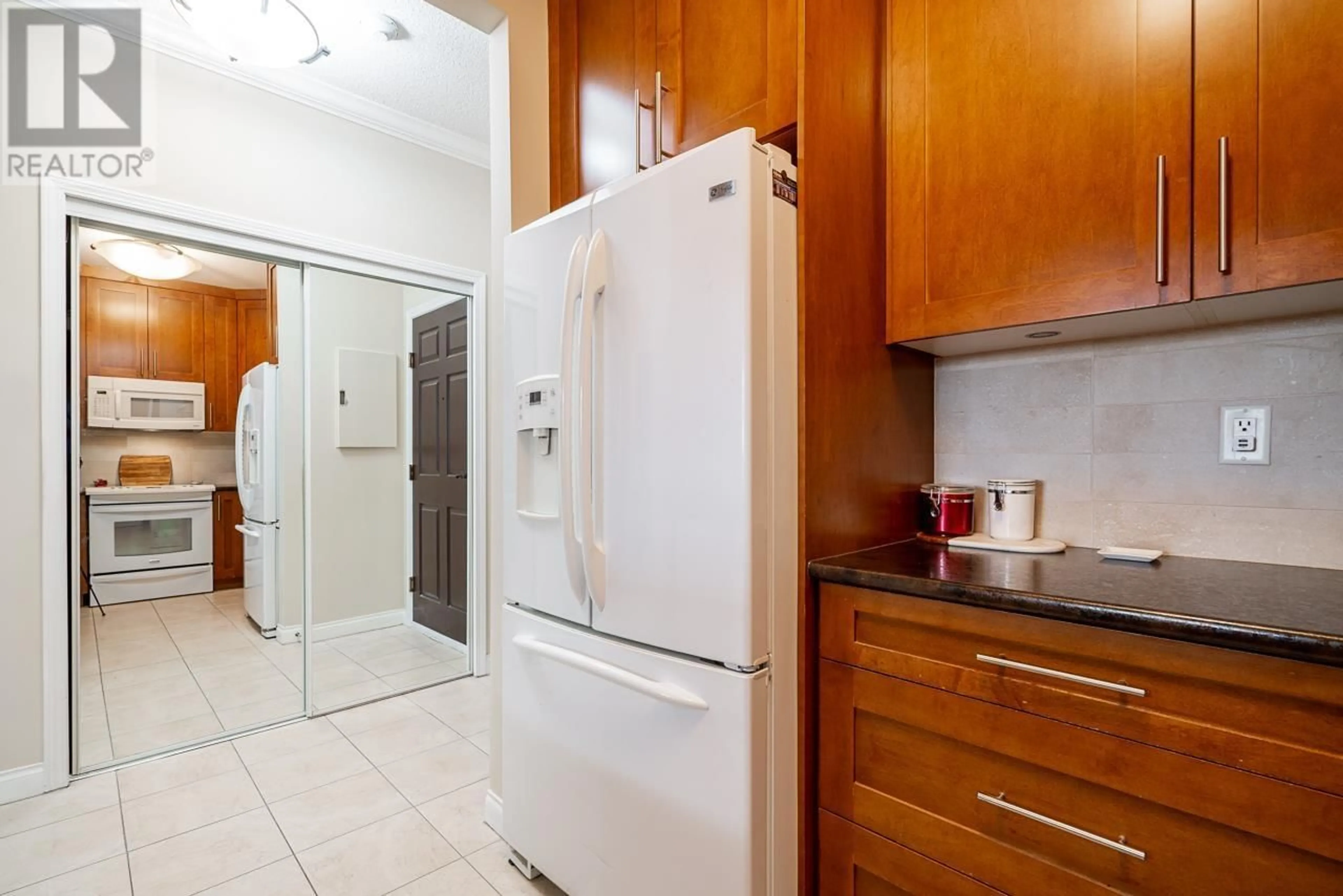 Standard kitchen, unknown for 122 2995 PRINCESS CRESCENT, Coquitlam British Columbia V3B7N1