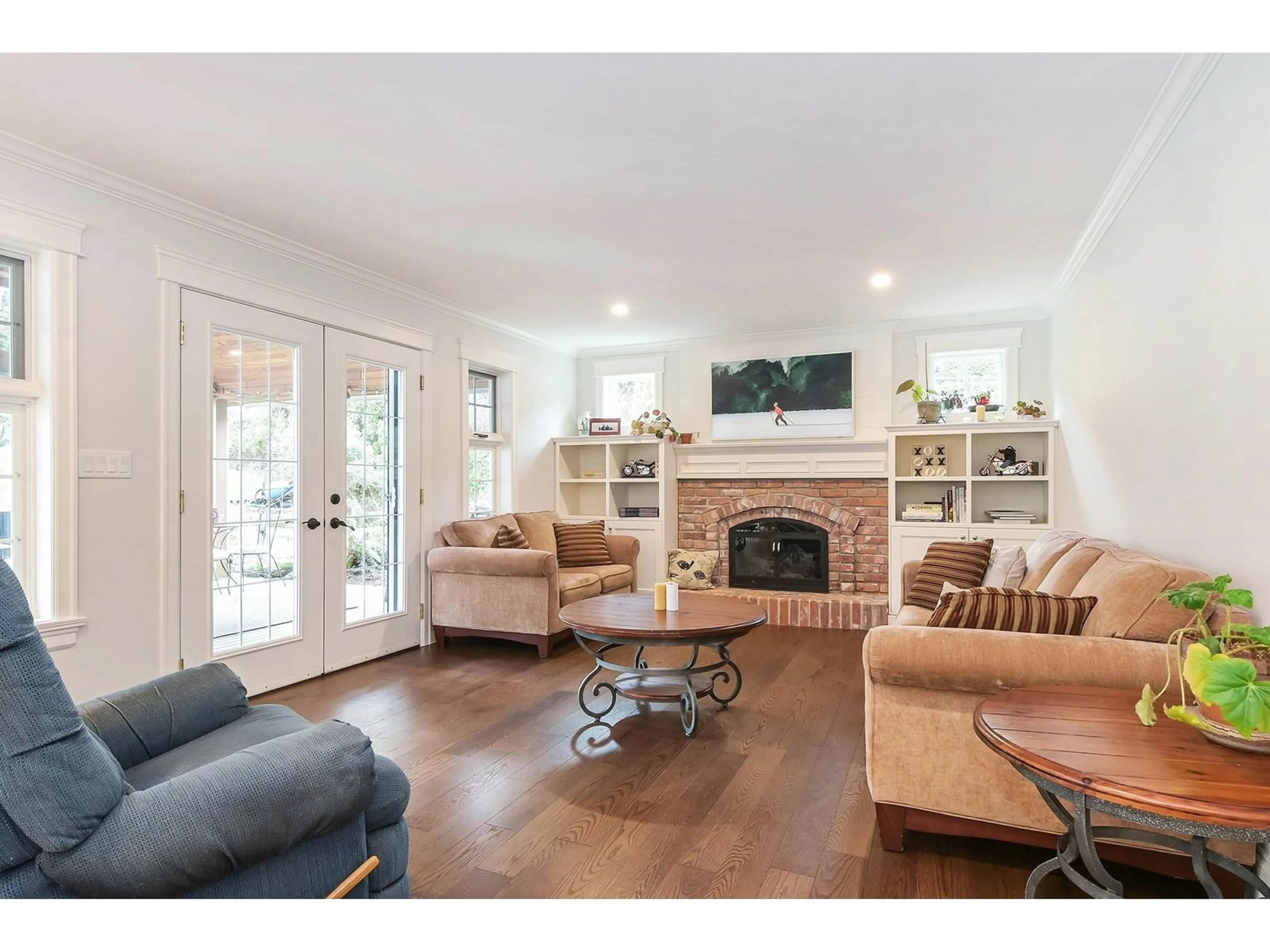 Living room with furniture, unknown for 17322 29TH, Surrey British Columbia V3Z0E8