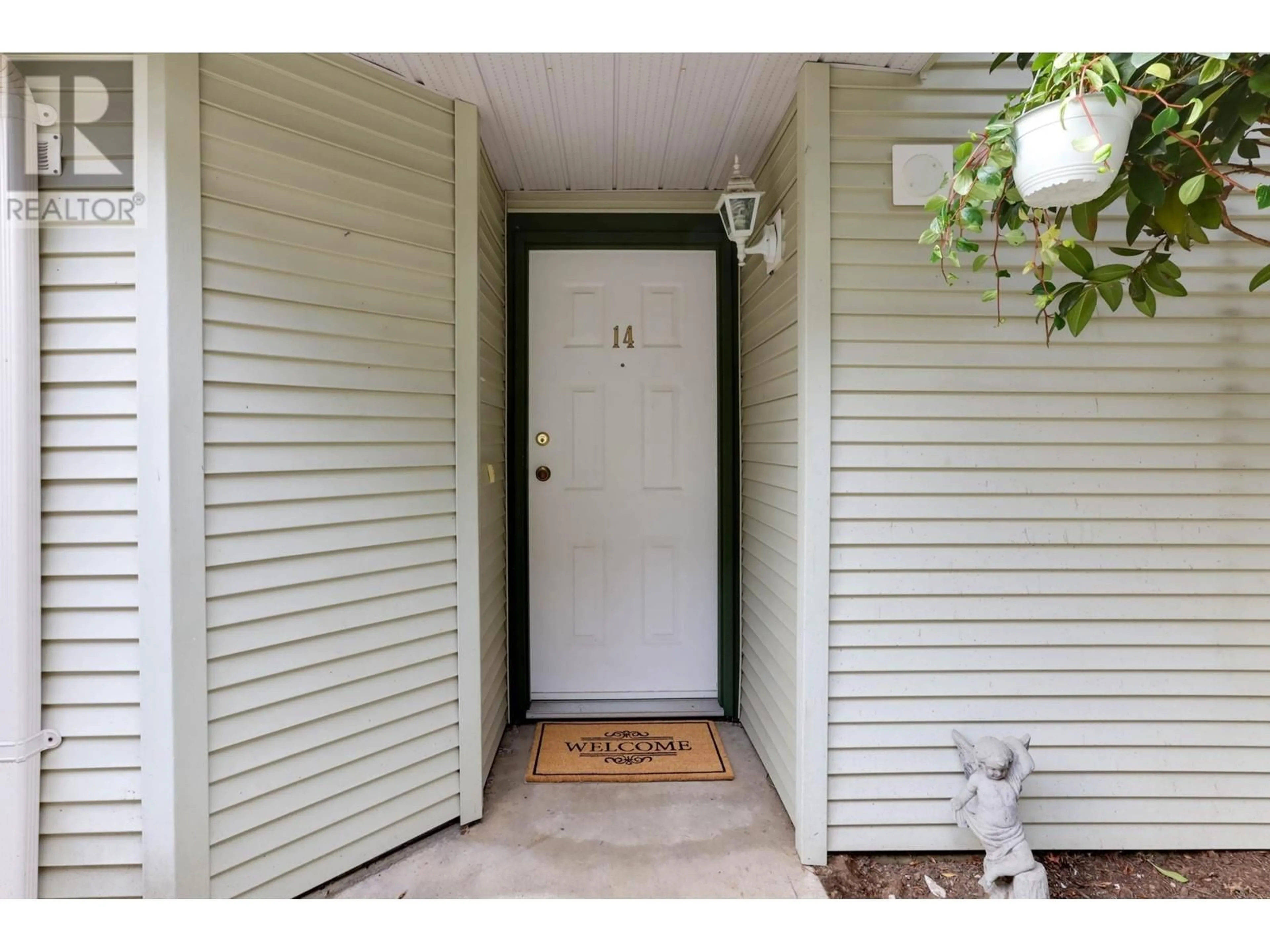 Indoor entryway for 14 19034 MCMYN ROAD, Pitt Meadows British Columbia V3Y2N8