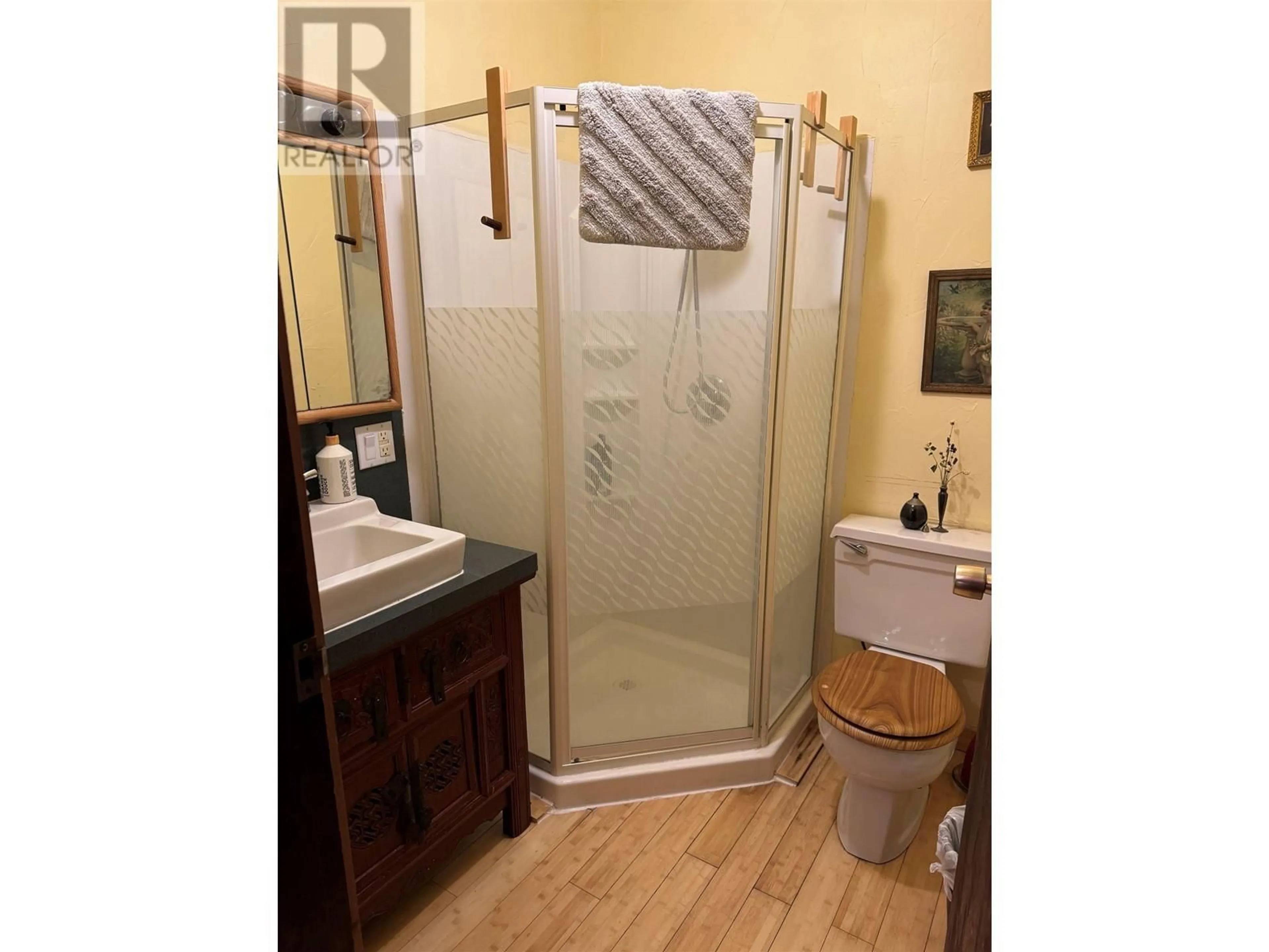 Standard bathroom, unknown for 101 BAYVIEW DRIVE, Port Clements British Columbia V0T1R0