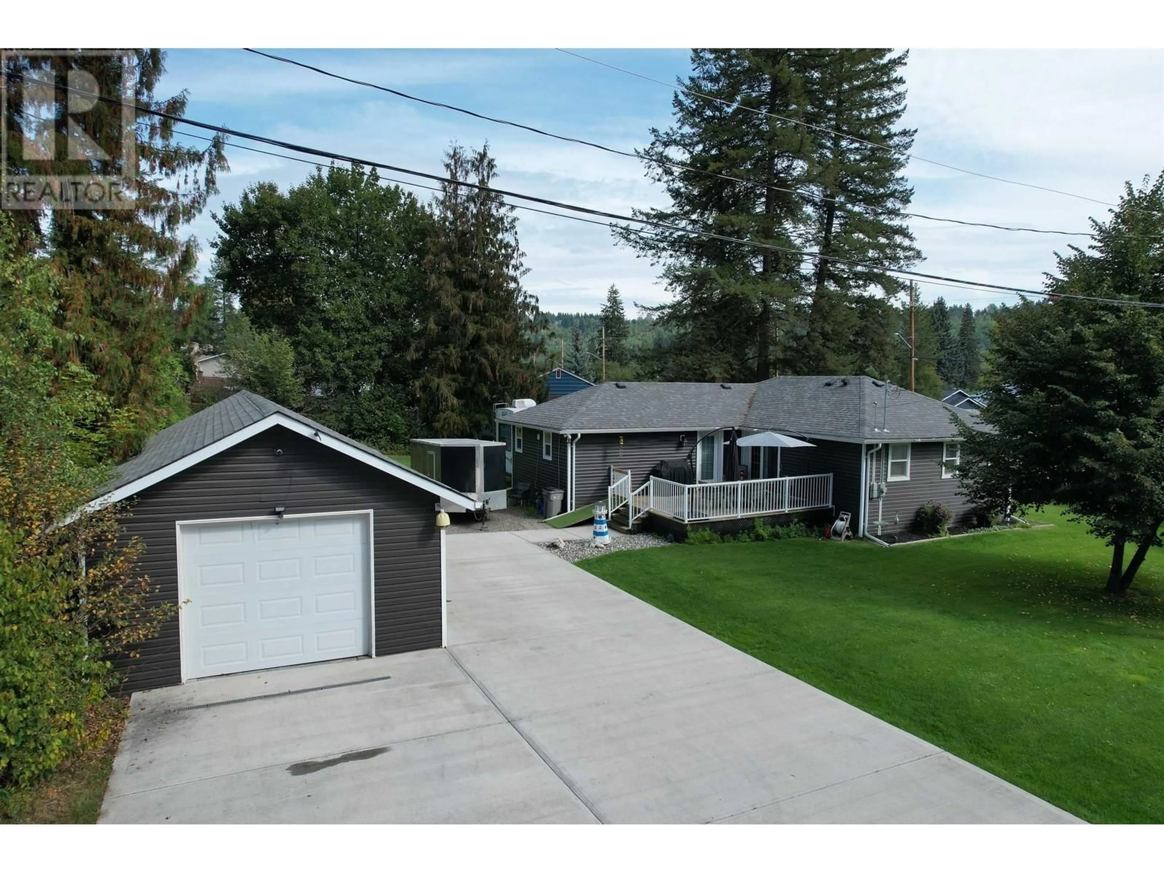 A pic from outside/outdoor area/front of a property/back of a property/a pic from drone, street for 913 JOHNSTON AVENUE, Quesnel British Columbia V2J3B9