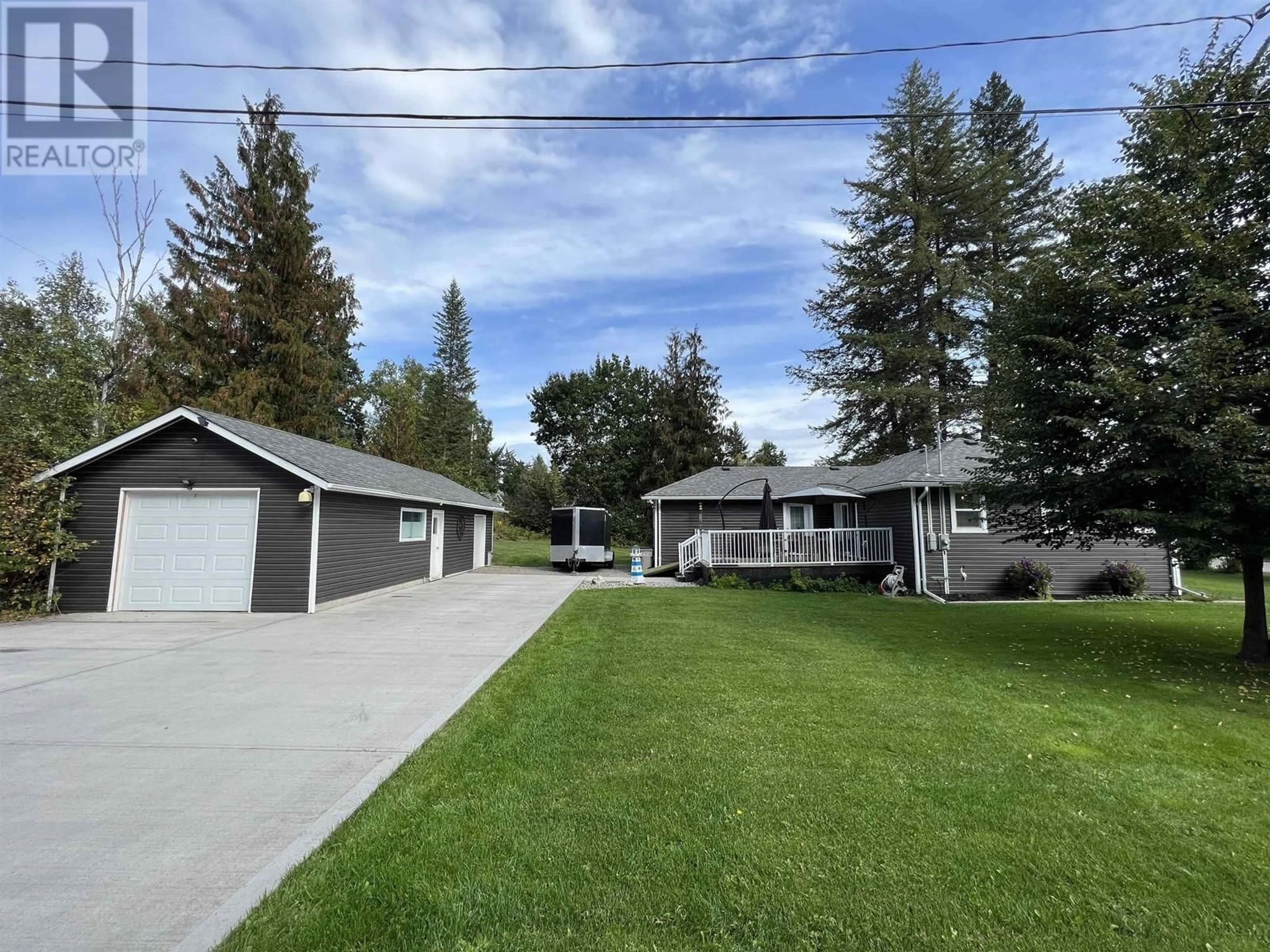 A pic from outside/outdoor area/front of a property/back of a property/a pic from drone, street for 913 JOHNSTON AVENUE, Quesnel British Columbia V2J3B9