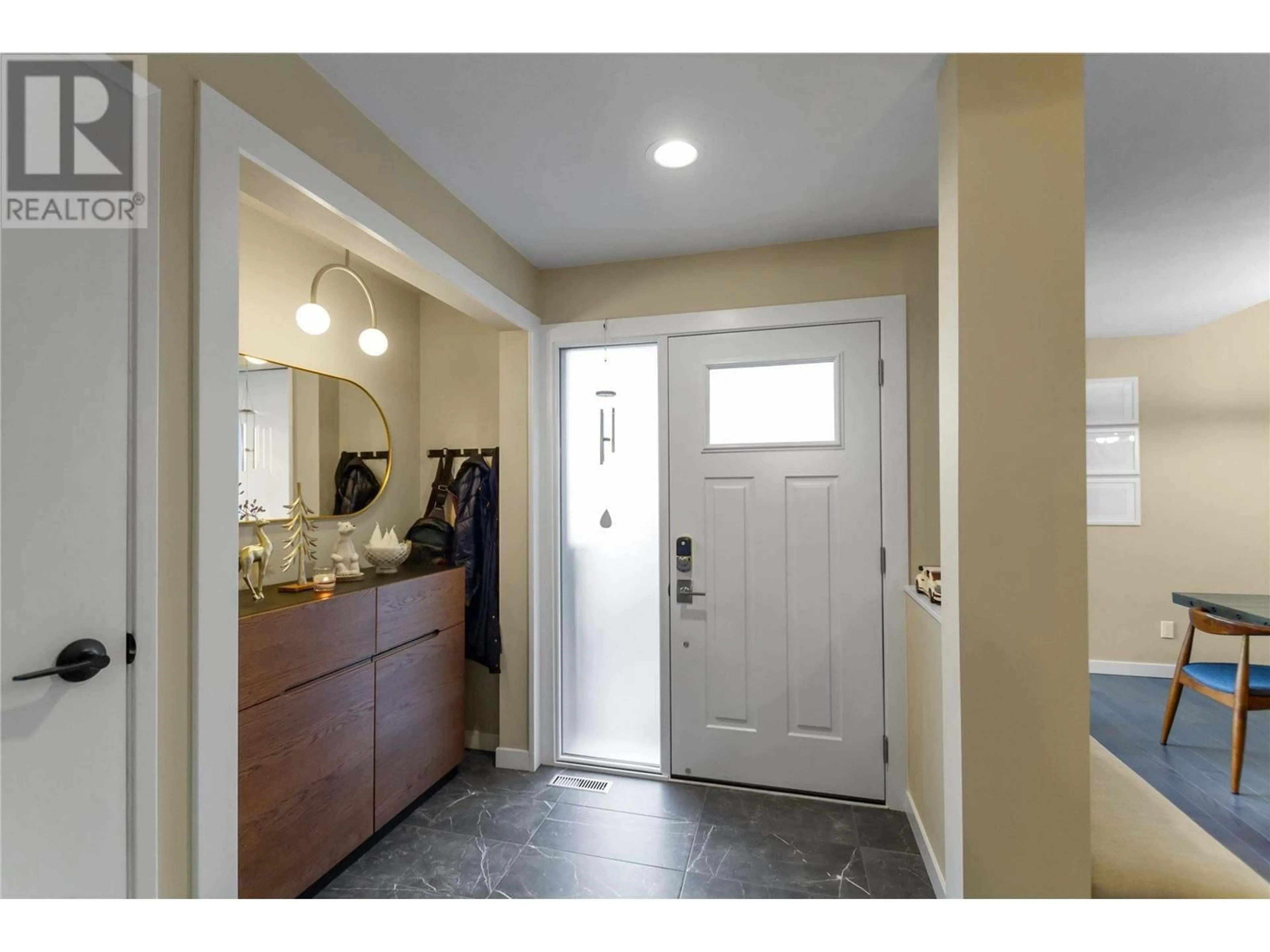 Indoor entryway for 5655 WHITE PINE LANE, North Vancouver British Columbia V7R4S1