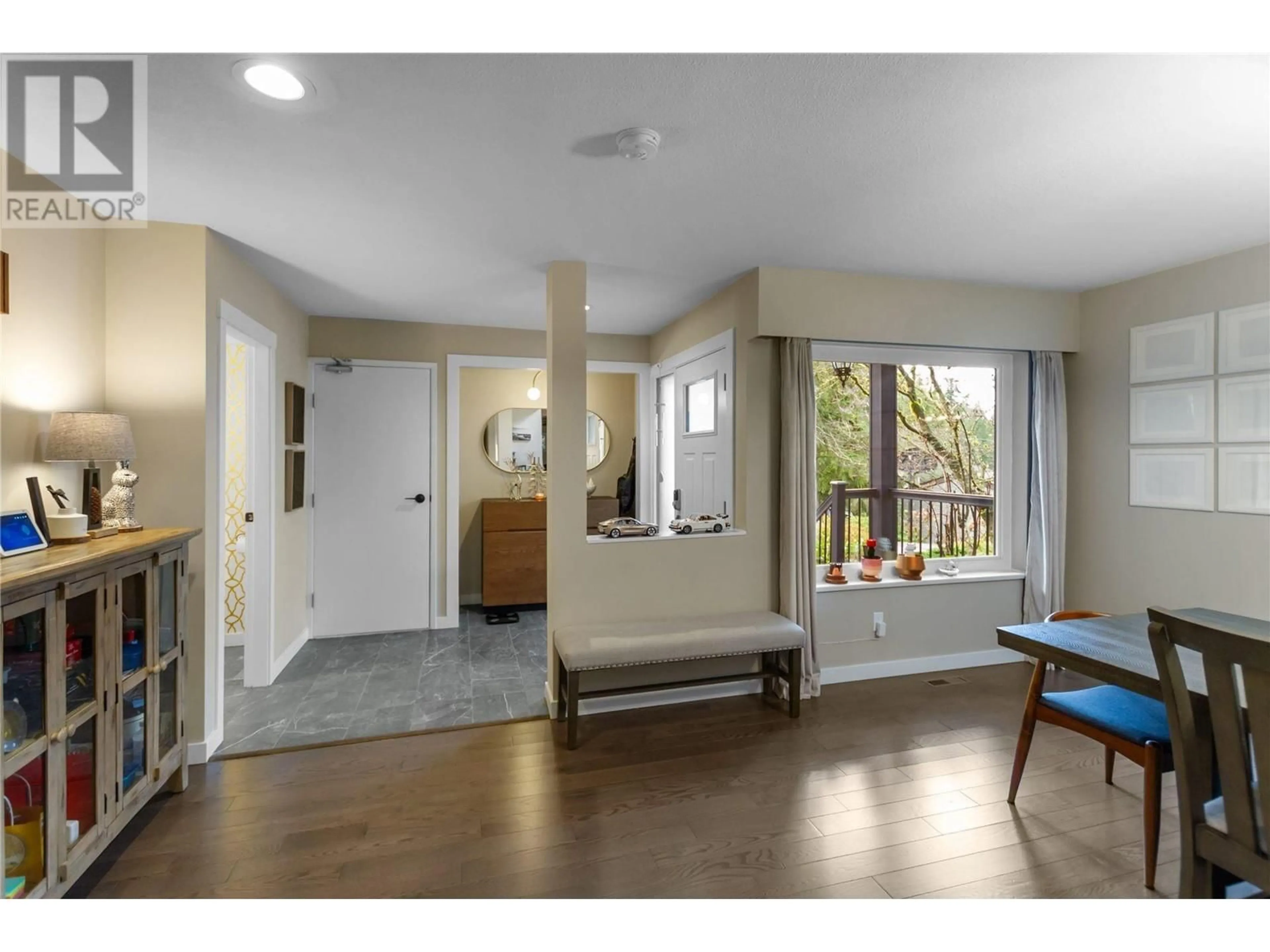 Indoor entryway for 5655 WHITE PINE LANE, North Vancouver British Columbia V7R4S1