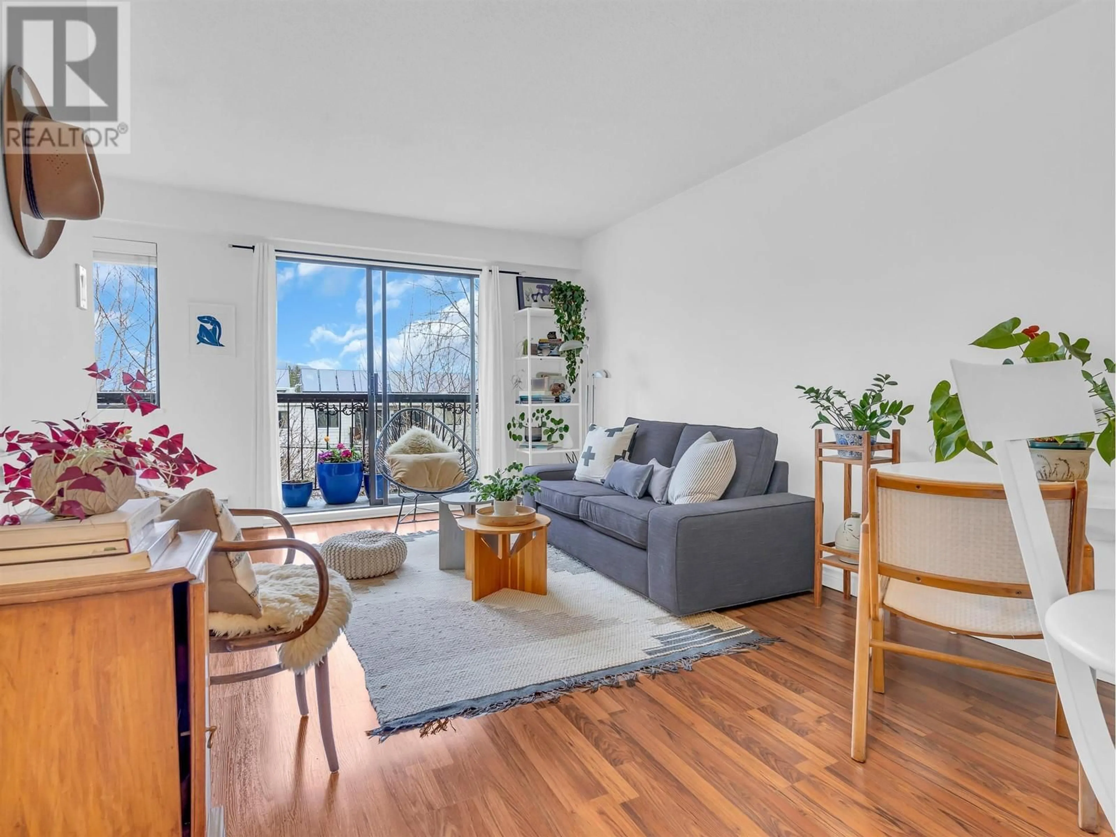 Living room with furniture, wood/laminate floor for 302 2330 MAPLE STREET, Vancouver British Columbia V6J3T6