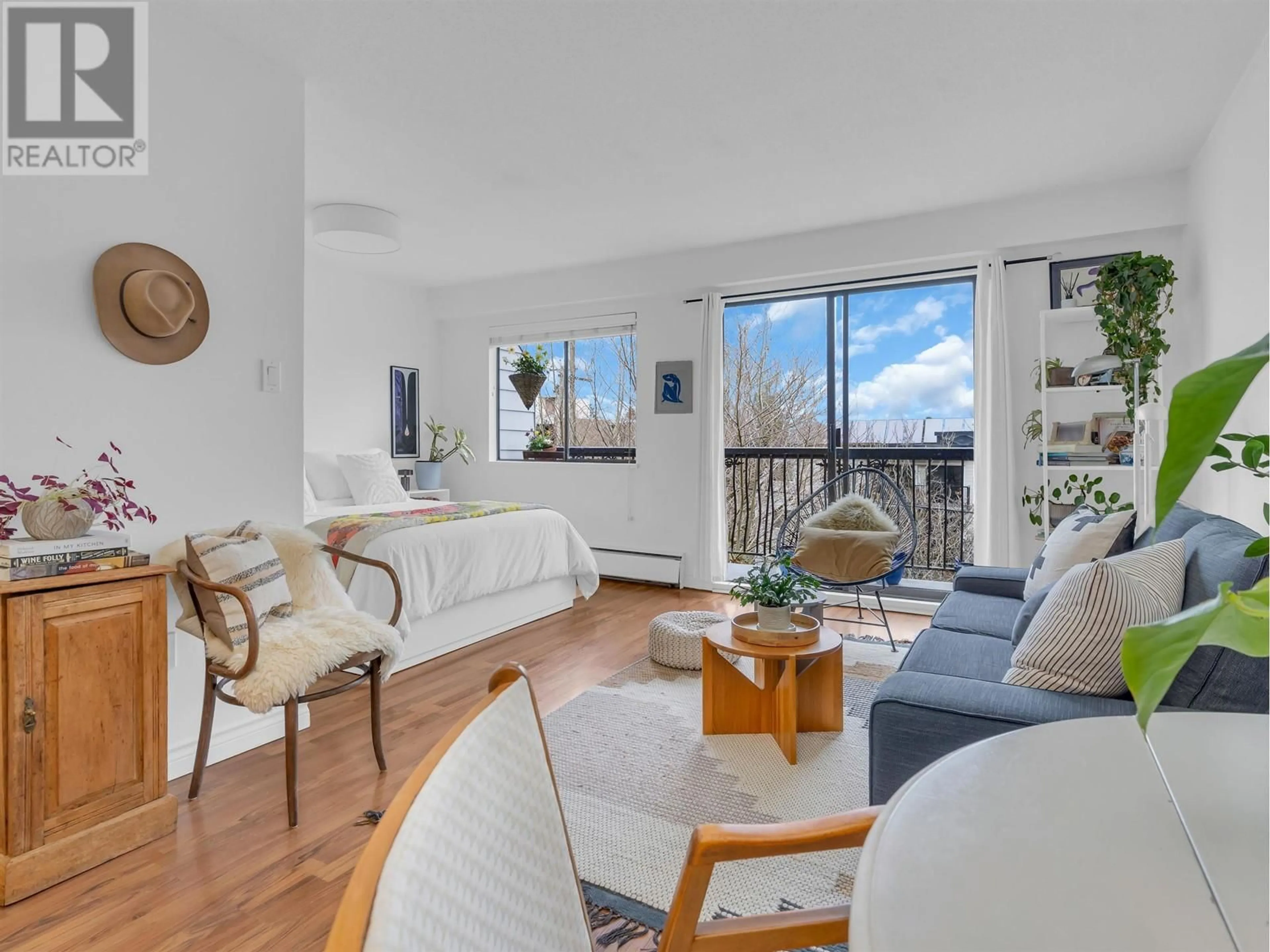 Living room with furniture, wood/laminate floor for 302 2330 MAPLE STREET, Vancouver British Columbia V6J3T6