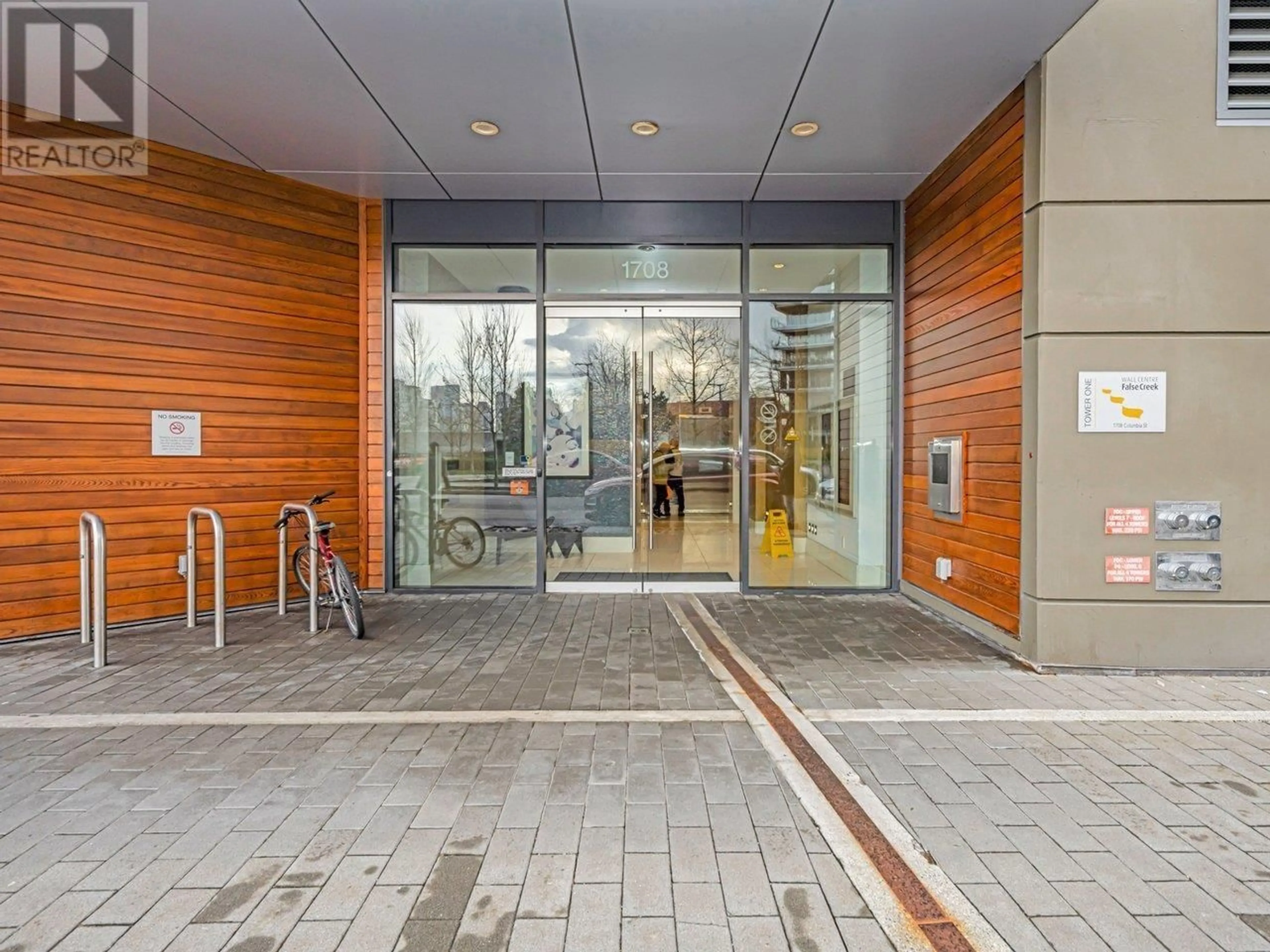 Indoor foyer for 807 - 1708 COLUMBIA STREET, Vancouver British Columbia V5Y0H7