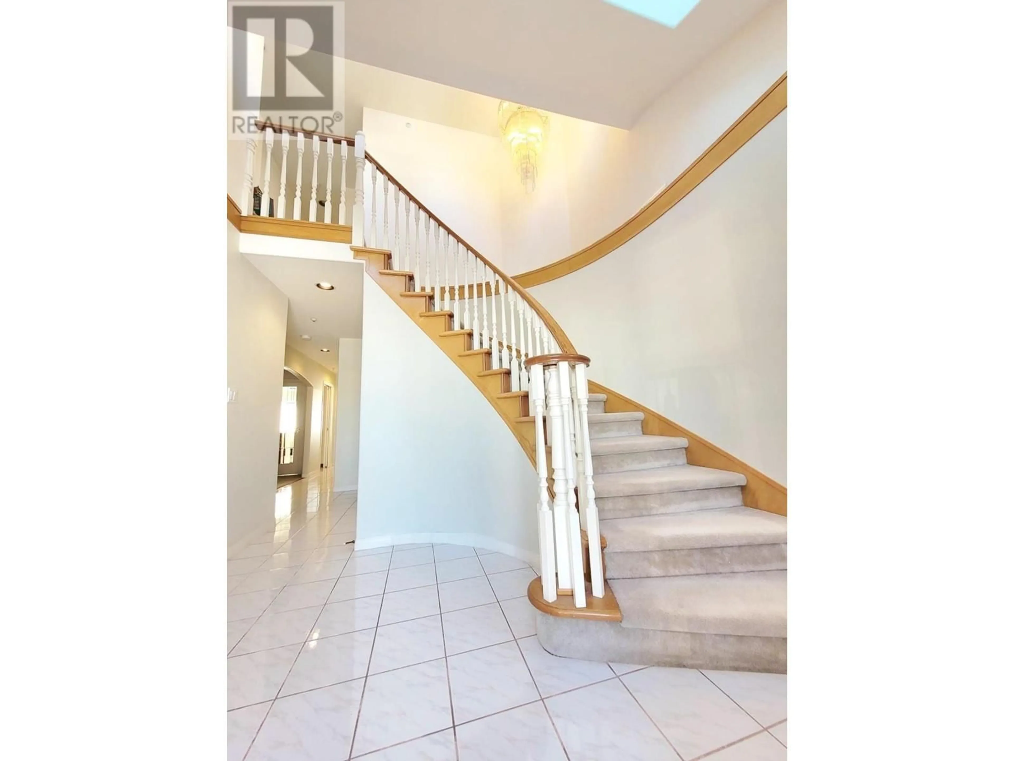 Indoor foyer for 3360 PRICE STREET, Vancouver British Columbia V5R5P9