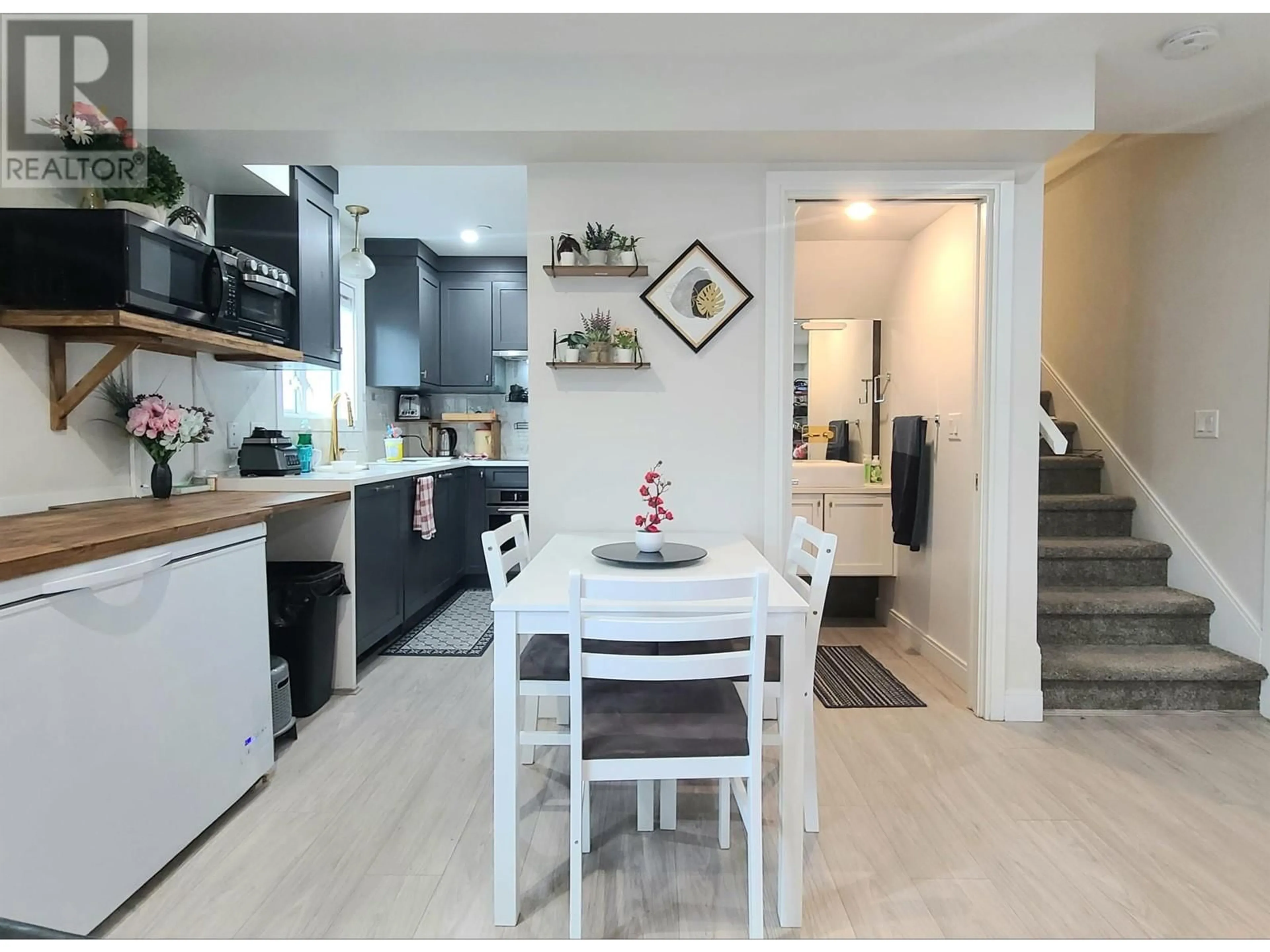 Open concept kitchen, unknown for 901 E BROADWAY STREET, Vancouver British Columbia V5T1Y3