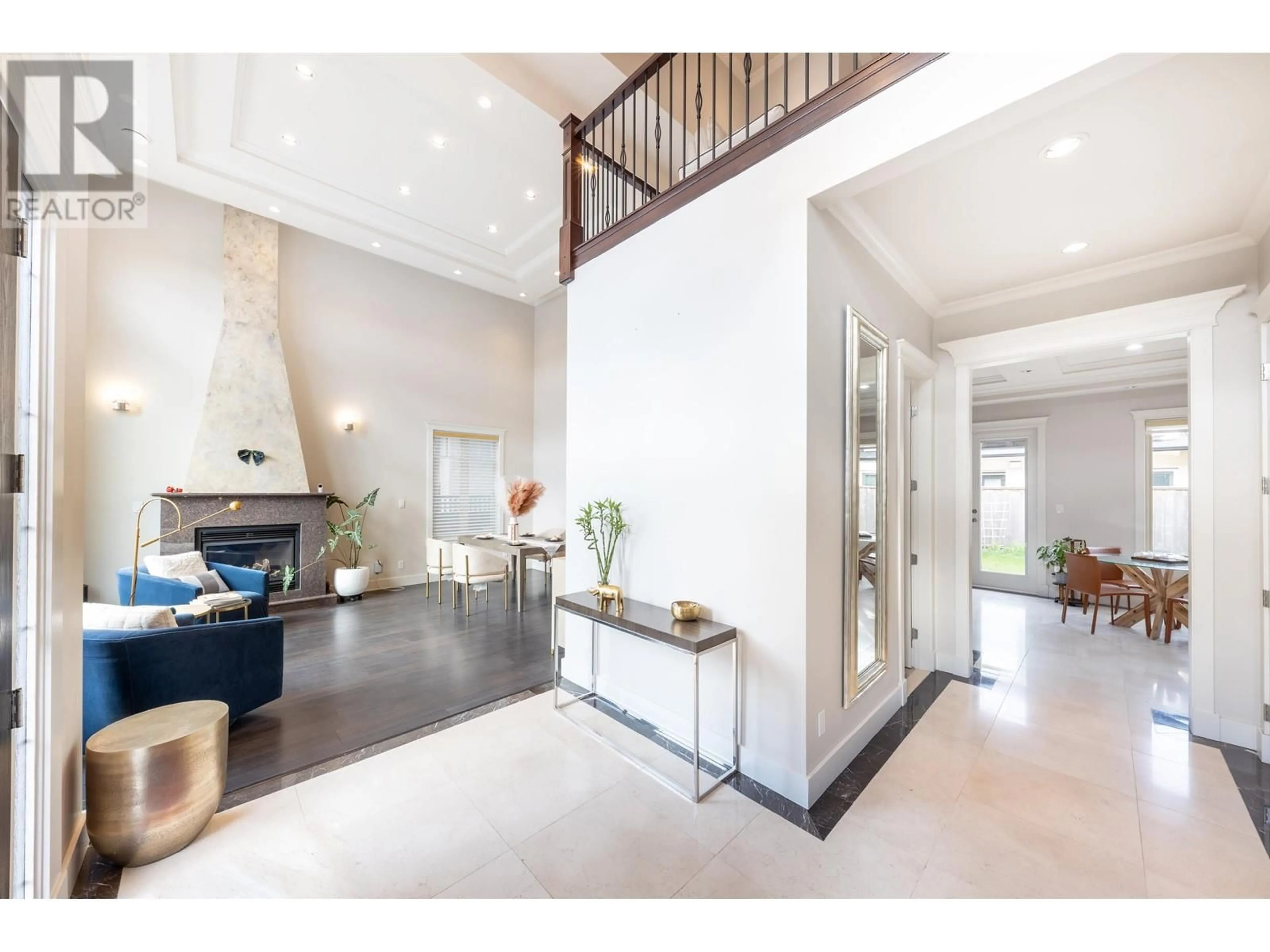 Indoor foyer for 3331 FRANCIS ROAD, Richmond British Columbia V7C1J1