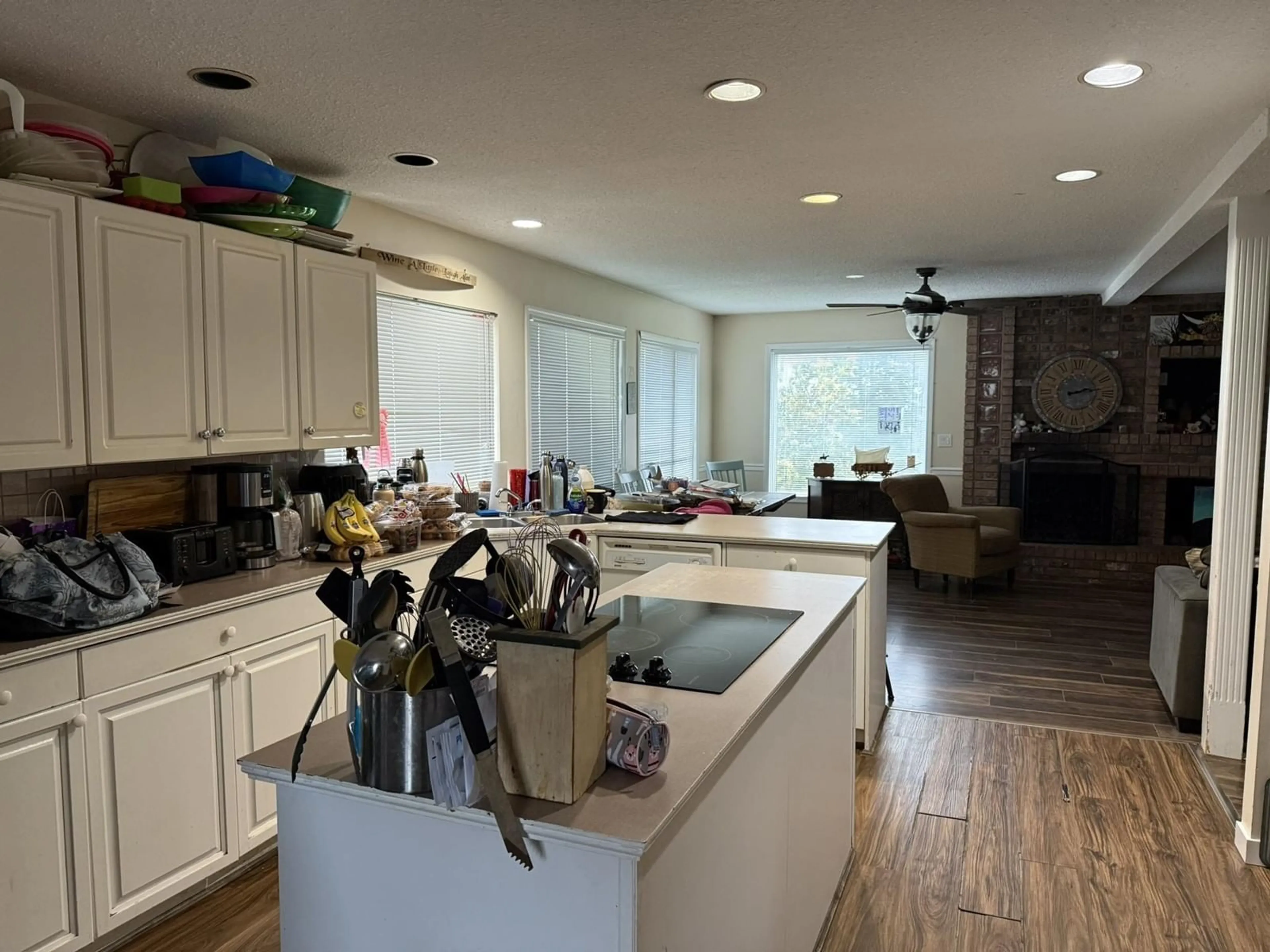 Open concept kitchen, unknown for 21026 16, Langley British Columbia V2Z1K3