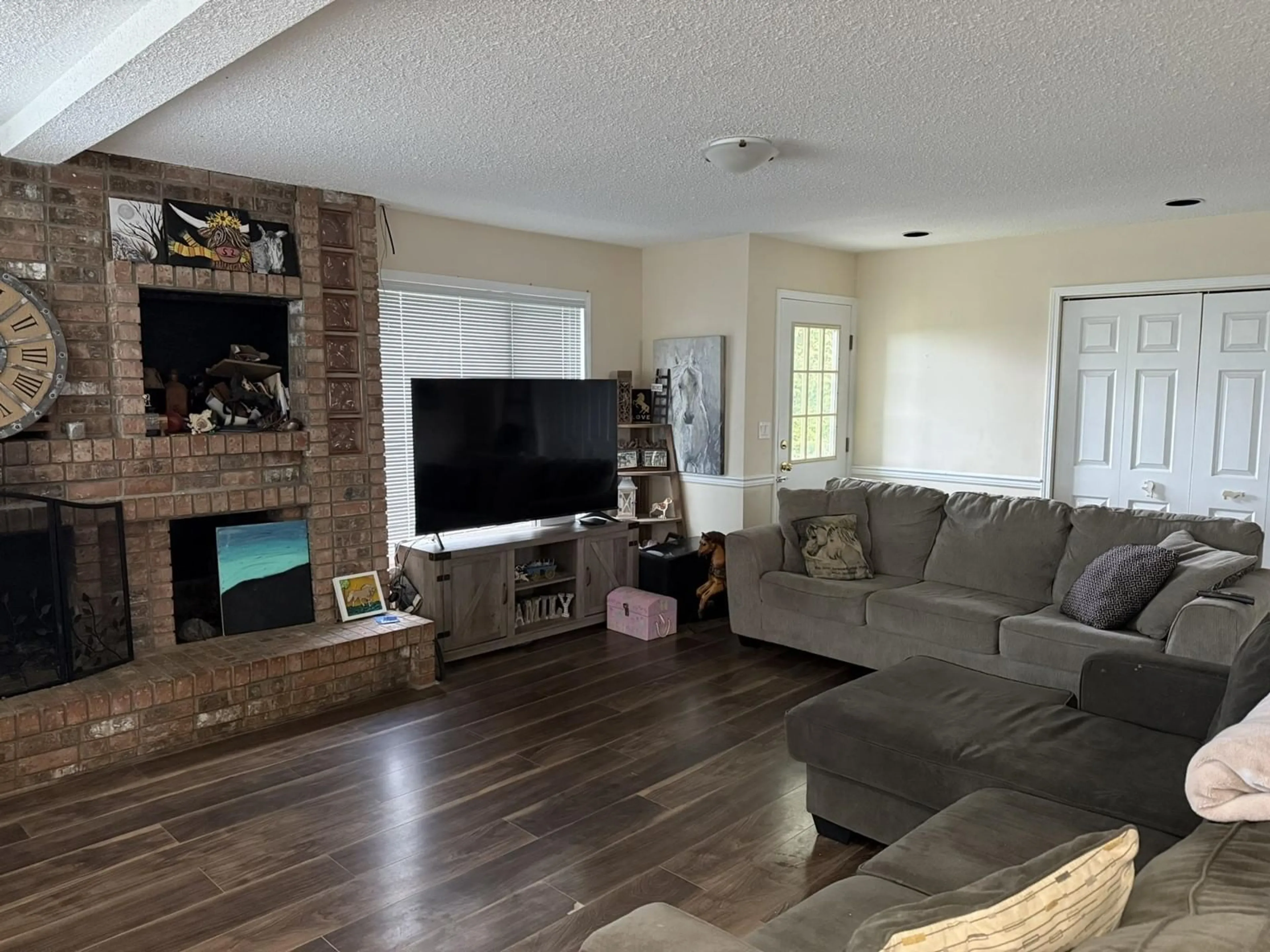 Living room with furniture, unknown for 21026 16, Langley British Columbia V2Z1K3
