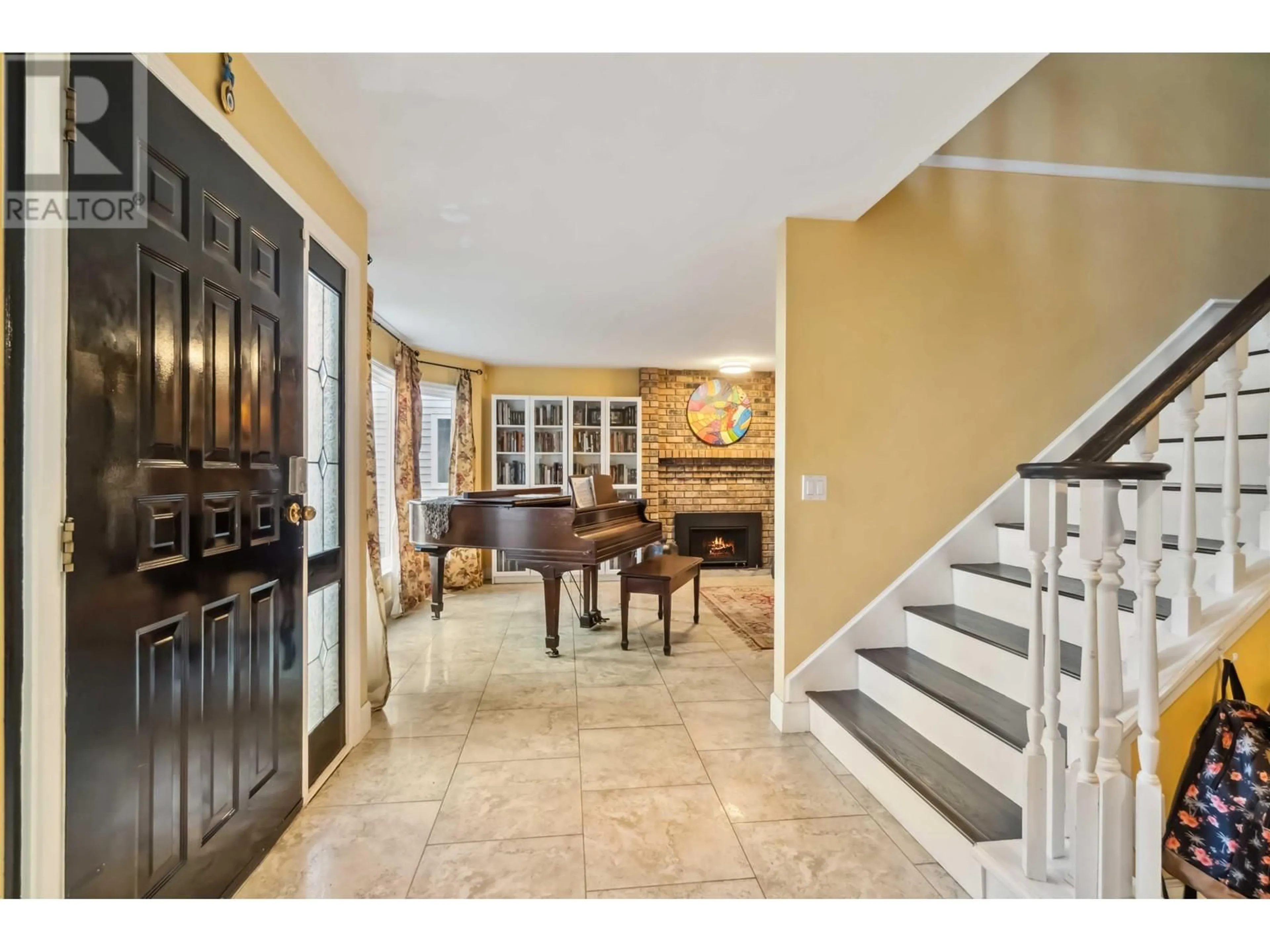 Indoor foyer for 4030 WEDGEWOOD STREET, Port Coquitlam British Columbia V3B6R5