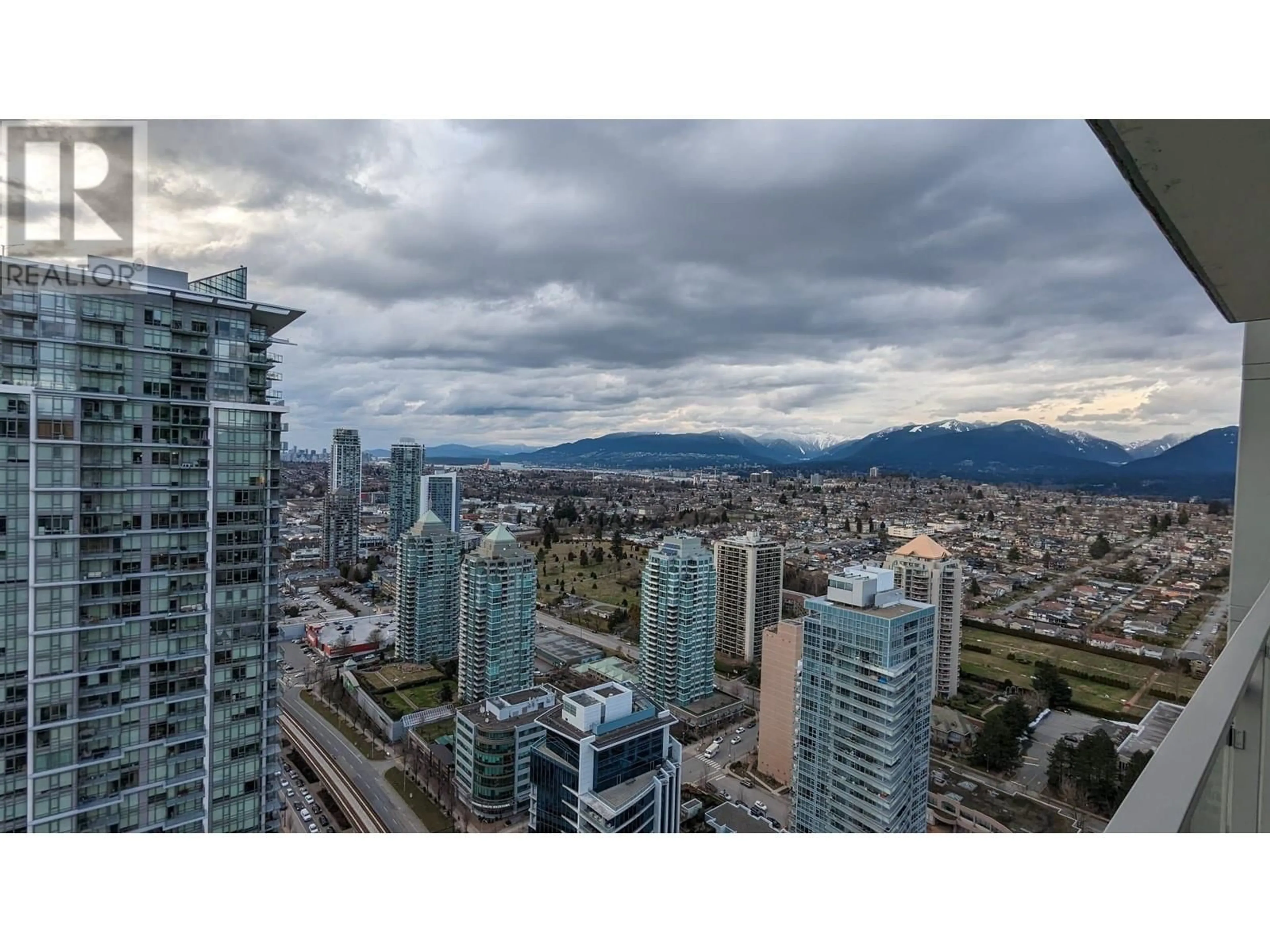 A pic from outside/outdoor area/front of a property/back of a property/a pic from drone, city buildings view from balcony for 3402 4485 SKYLINE DRIVE, Burnaby British Columbia V5C0J2