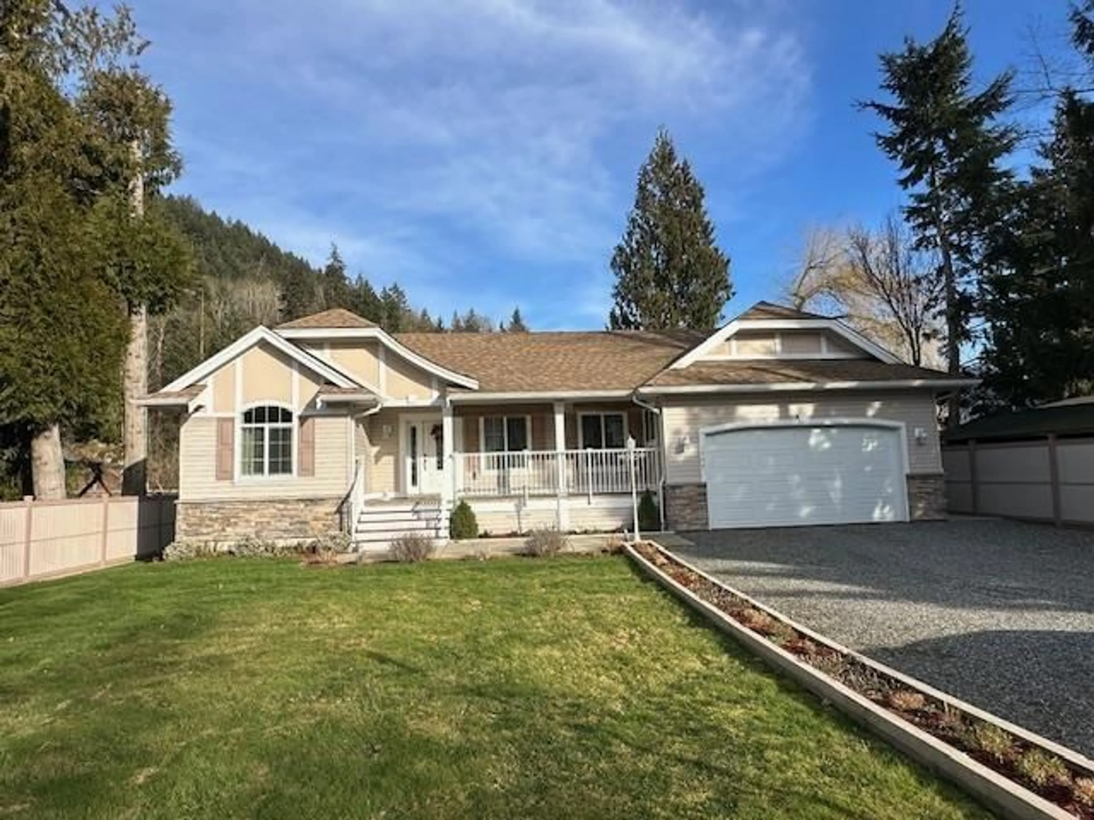 Home with vinyl exterior material, street for 2946 HOT SPRINGS ROAD|Agassiz, Agassiz British Columbia V0M1A3