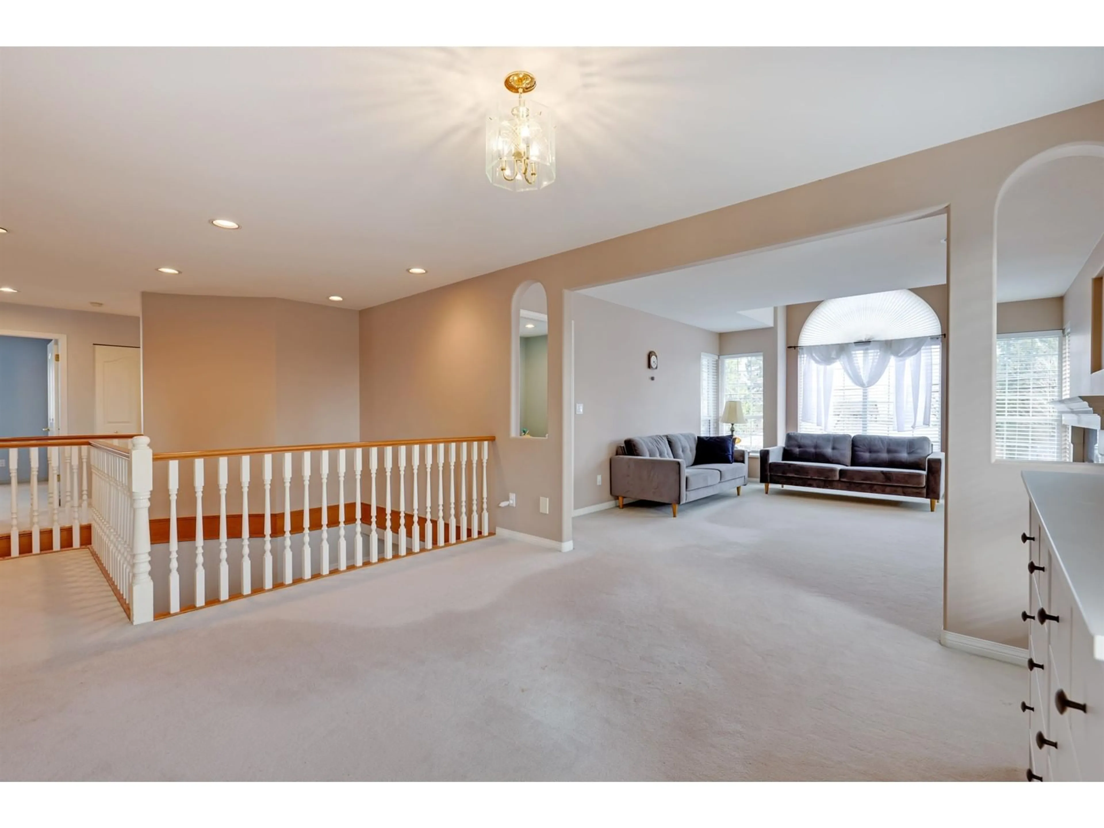 Indoor foyer for 6103 190 STREET, Surrey British Columbia V3S8A4