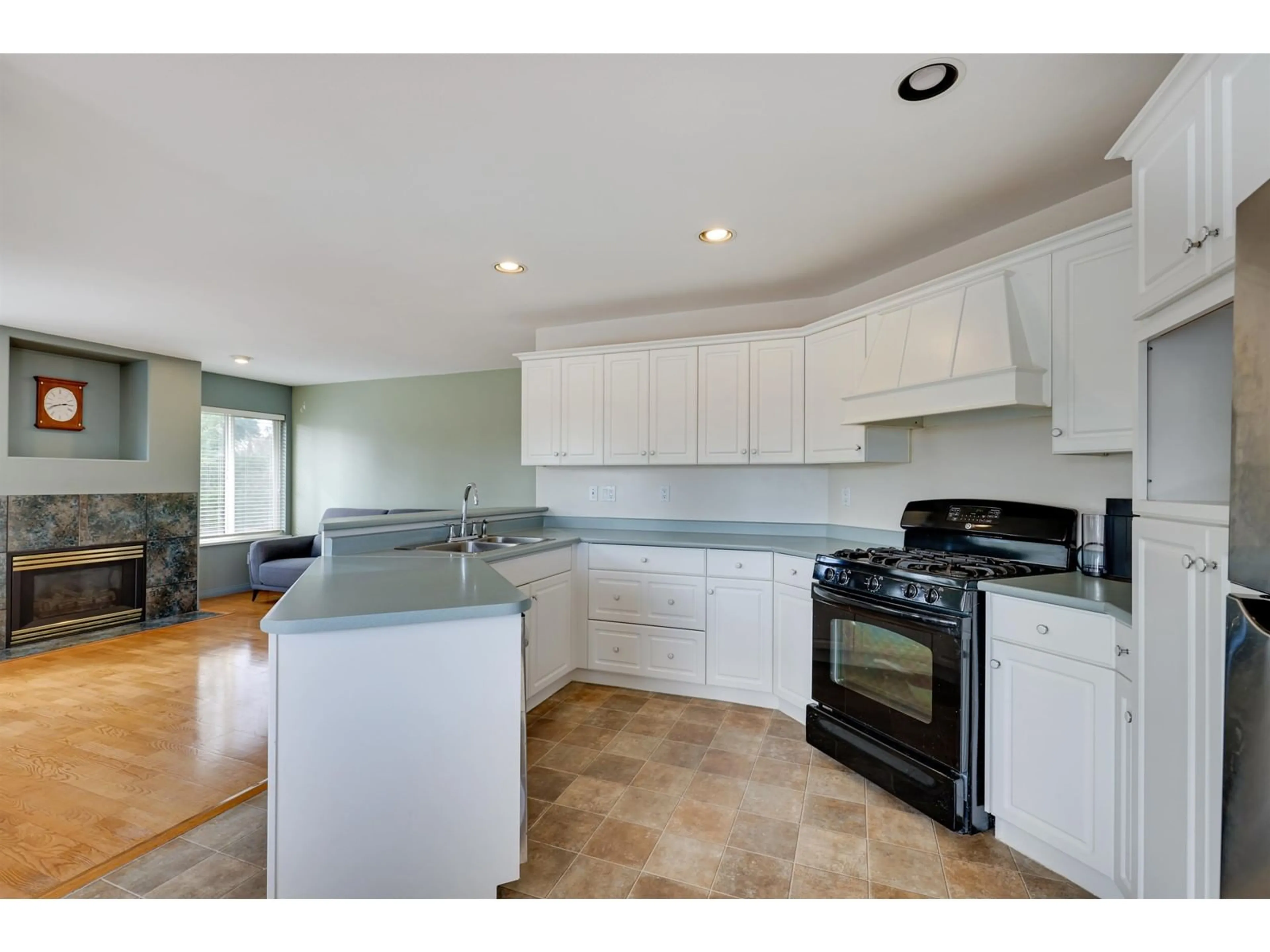 Open concept kitchen, ceramic/tile floor for 6103 190 STREET, Surrey British Columbia V3S8A4