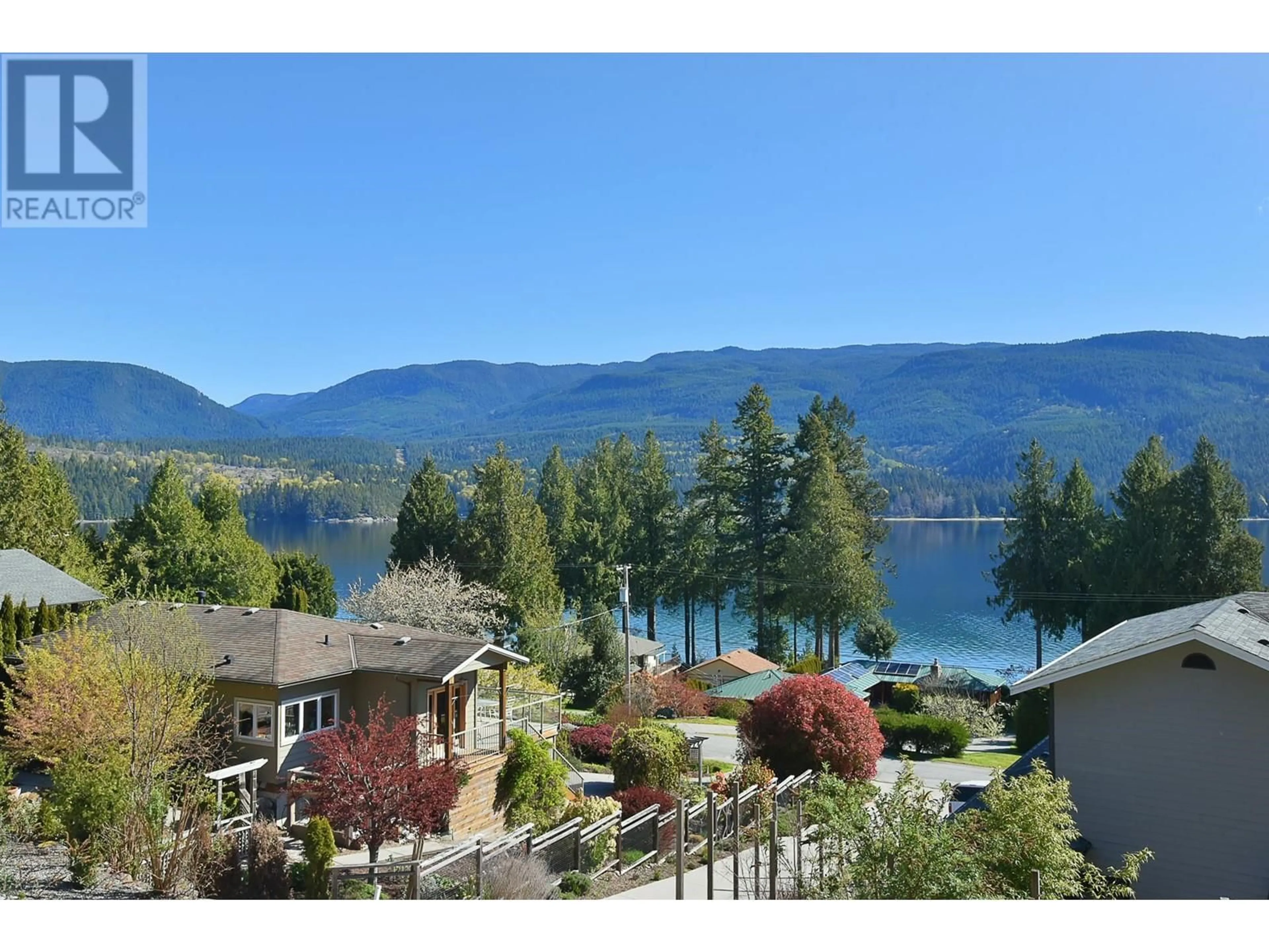A pic from outside/outdoor area/front of a property/back of a property/a pic from drone, water/lake/river/ocean view for 6274 FAIRWAY AVENUE, Sechelt British Columbia V7Z0P8