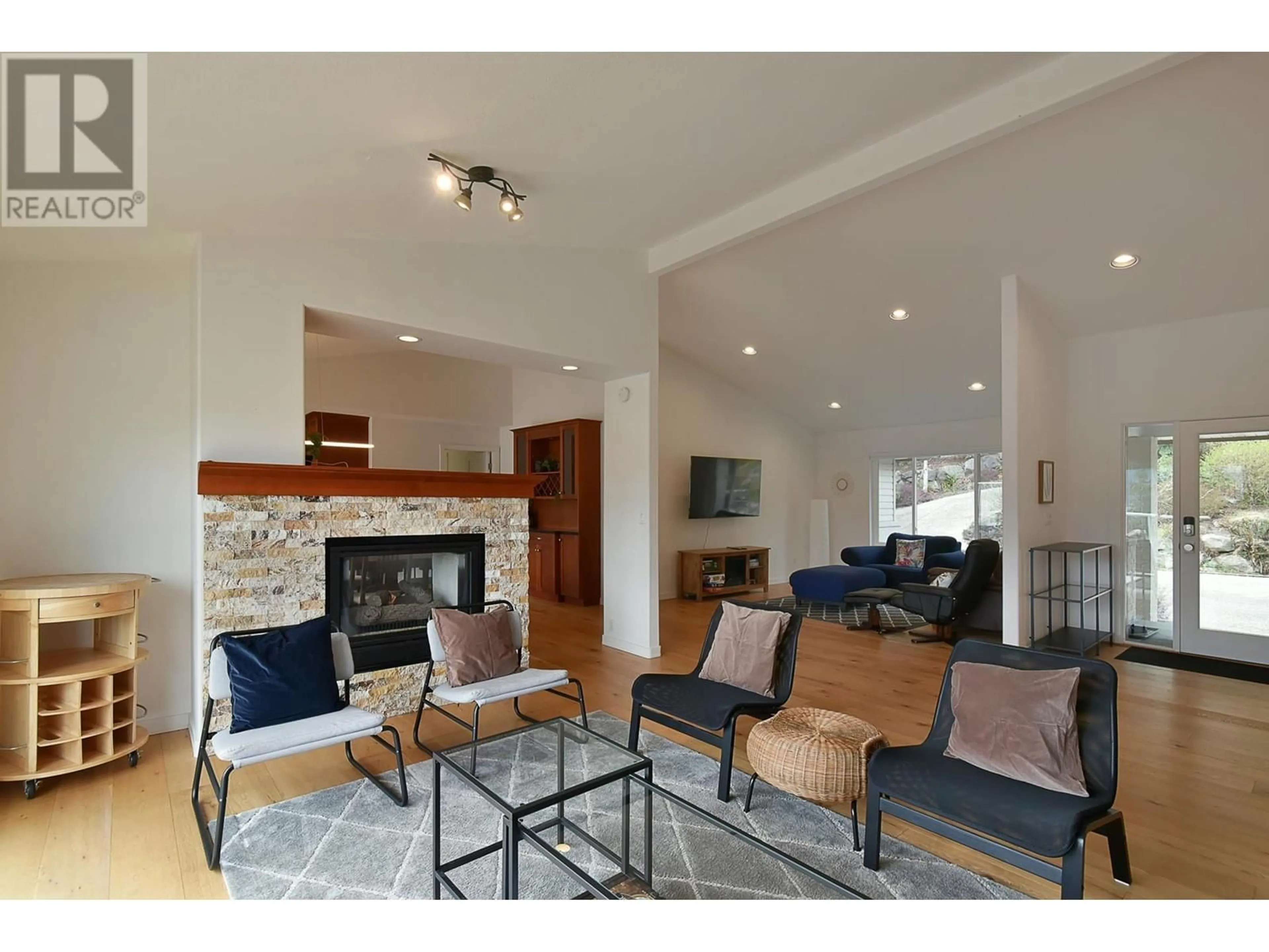 Living room with furniture, unknown for 6274 FAIRWAY AVENUE, Sechelt British Columbia V7Z0P8