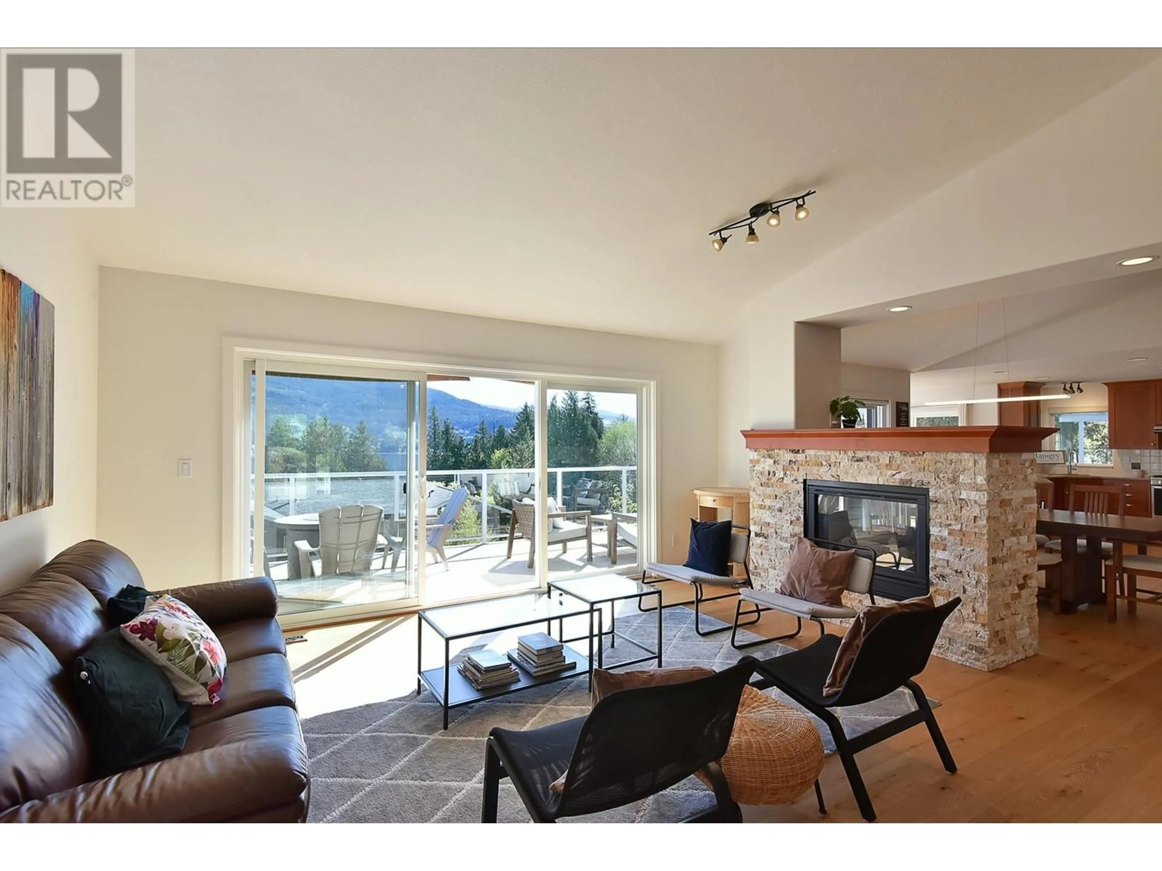 Living room with furniture, unknown for 6274 FAIRWAY AVENUE, Sechelt British Columbia V7Z0P8