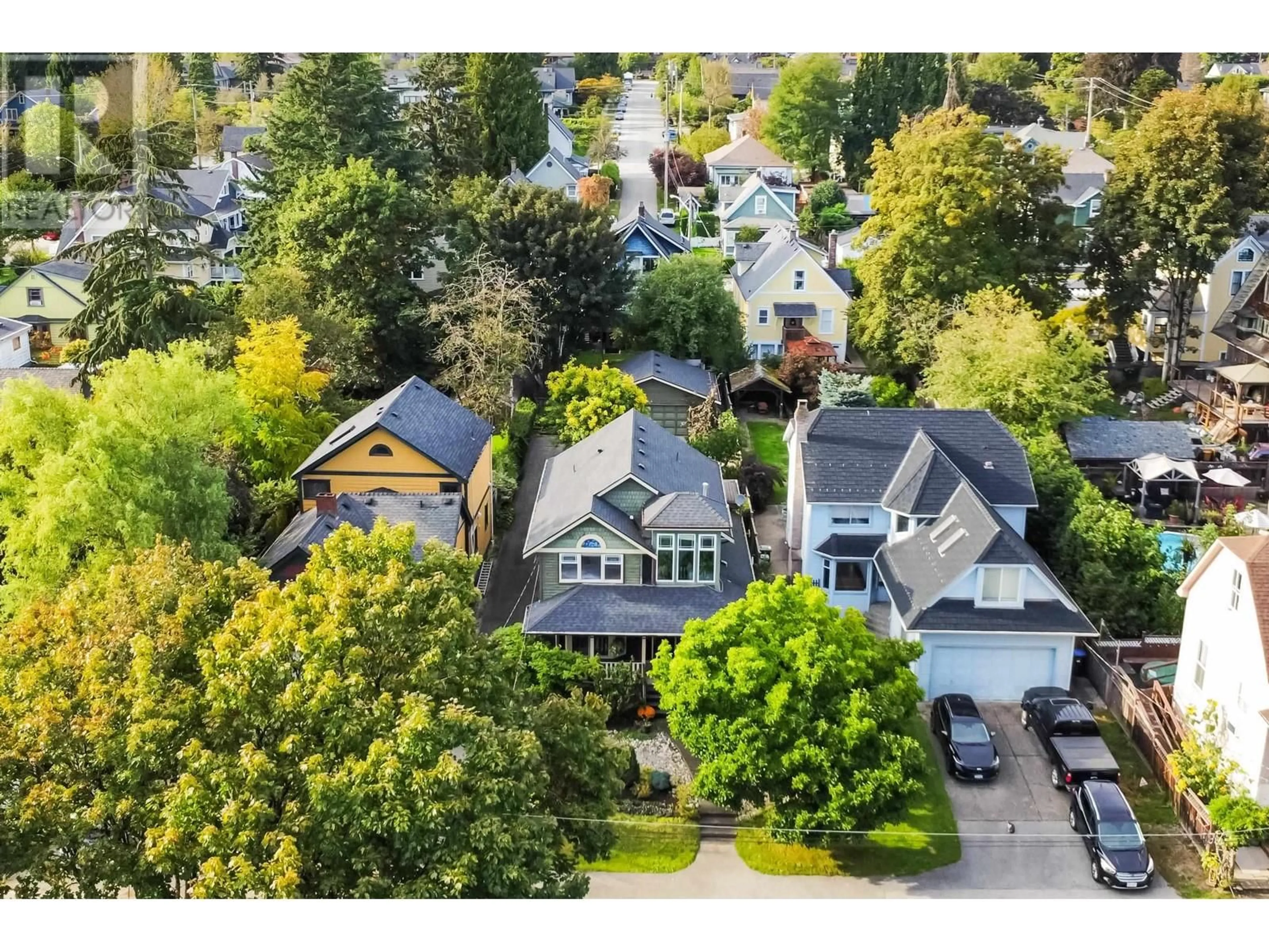 A pic from outside/outdoor area/front of a property/back of a property/a pic from drone, street for 311 LIVERPOOL STREET, New Westminster British Columbia V3L1K4