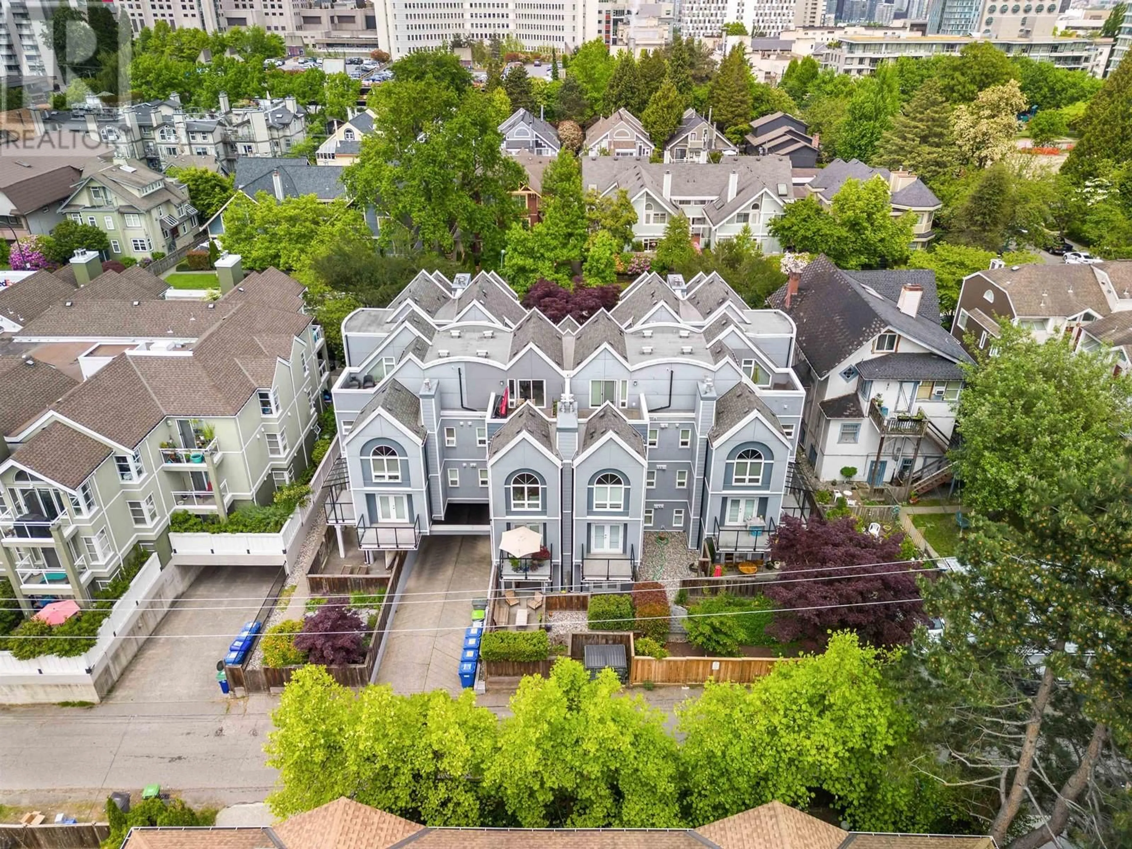 A pic from outside/outdoor area/front of a property/back of a property/a pic from drone, city buildings view from balcony for 103 828 W 14TH AVENUE, Vancouver British Columbia V5Z1R1