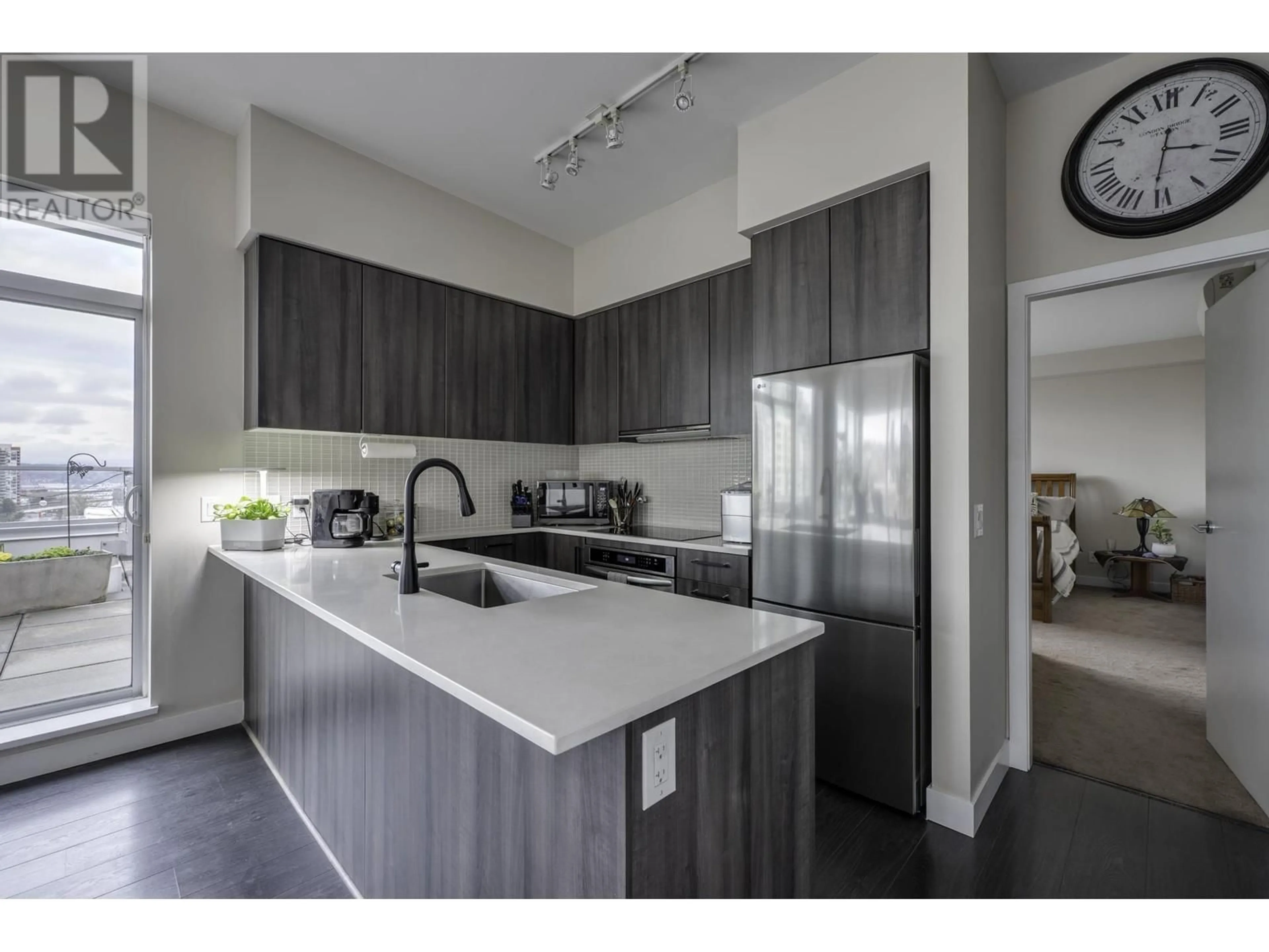 Open concept kitchen, unknown for PH2 668 COLUMBIA STREET, New Westminster British Columbia V3M1A9