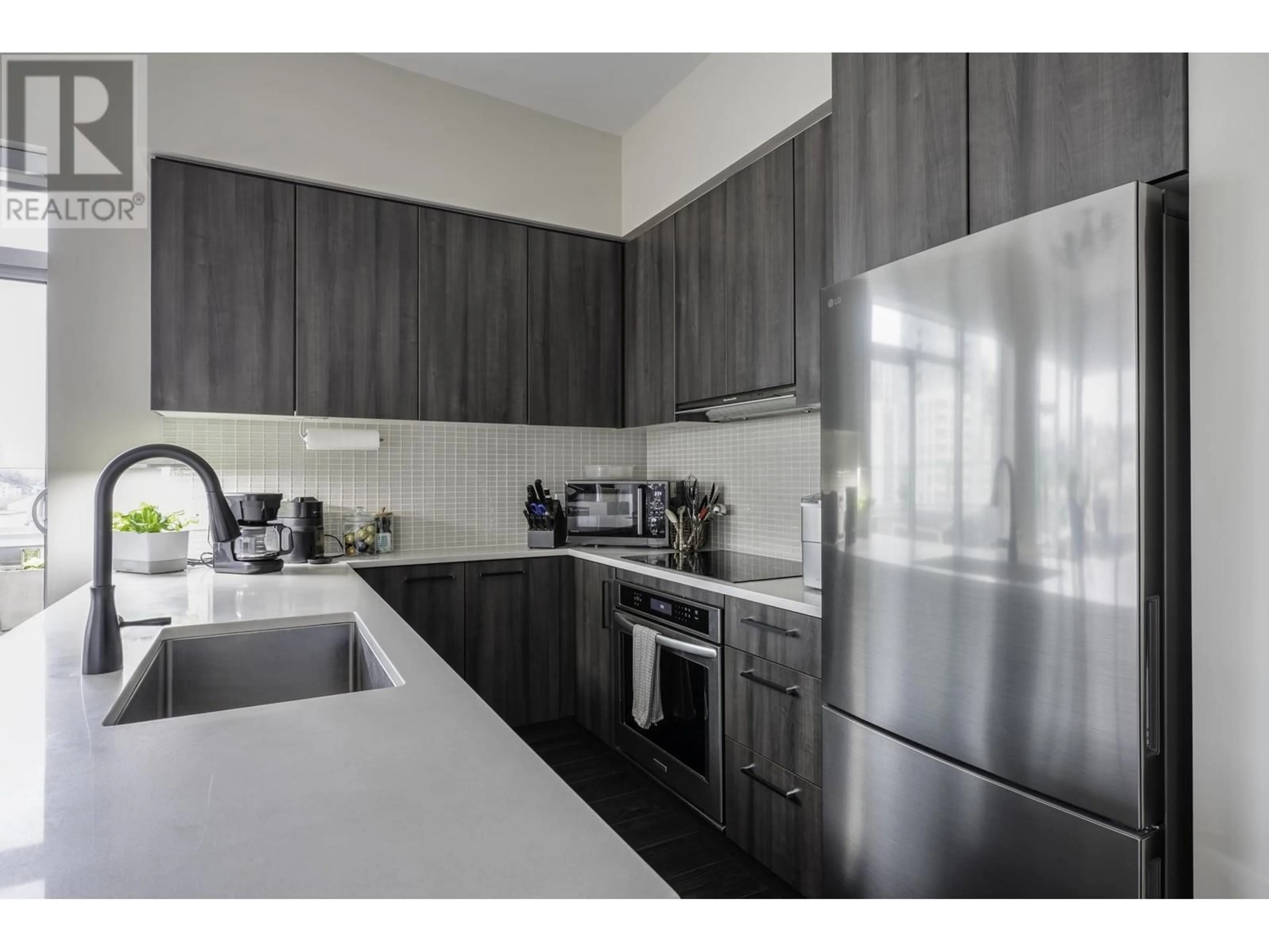 Standard kitchen, unknown for PH2 668 COLUMBIA STREET, New Westminster British Columbia V3M1A9