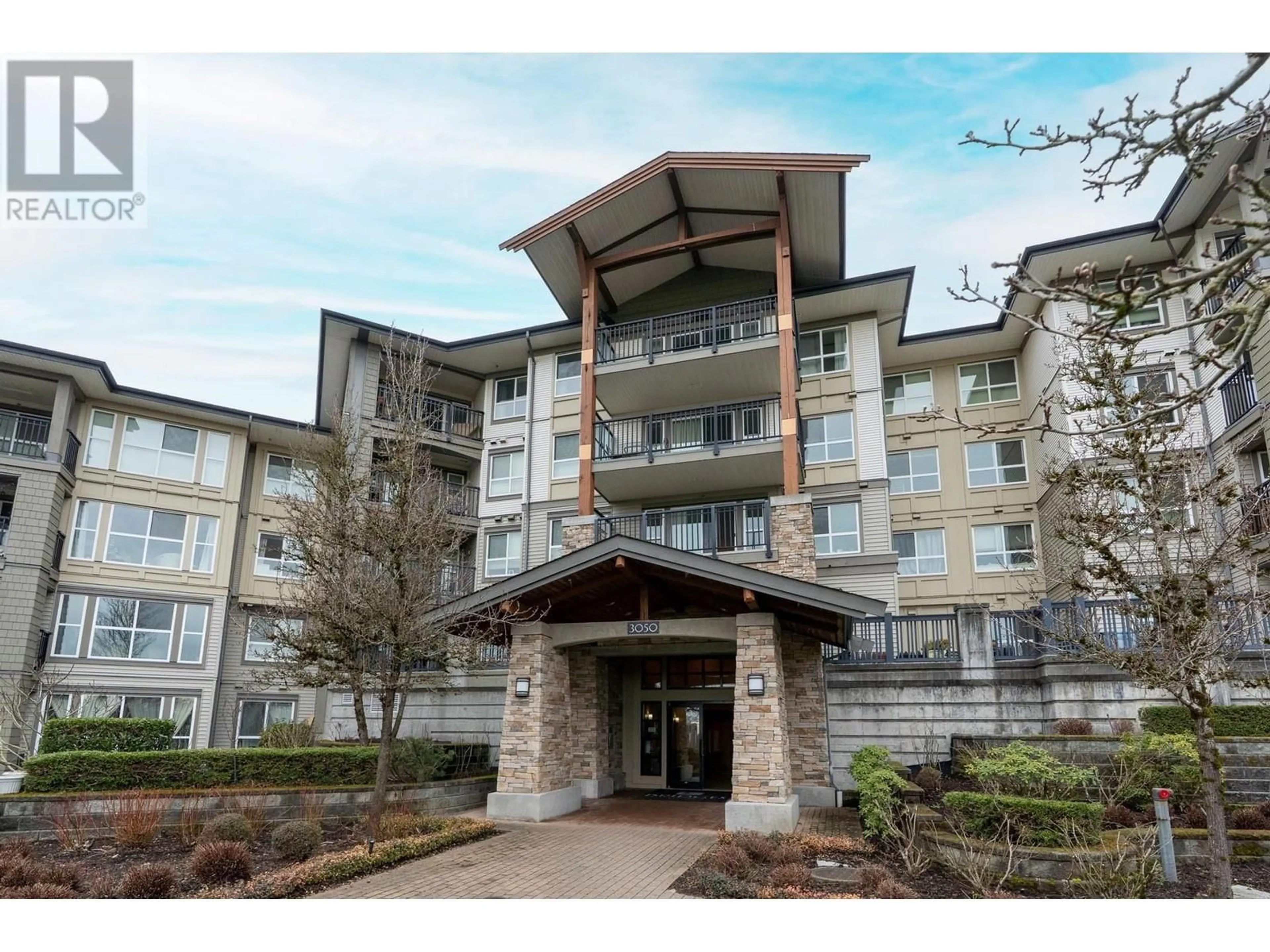 Indoor foyer for 403 3050 DAYANEE SPRINGS BOULEVARD, Coquitlam British Columbia V3E0A2