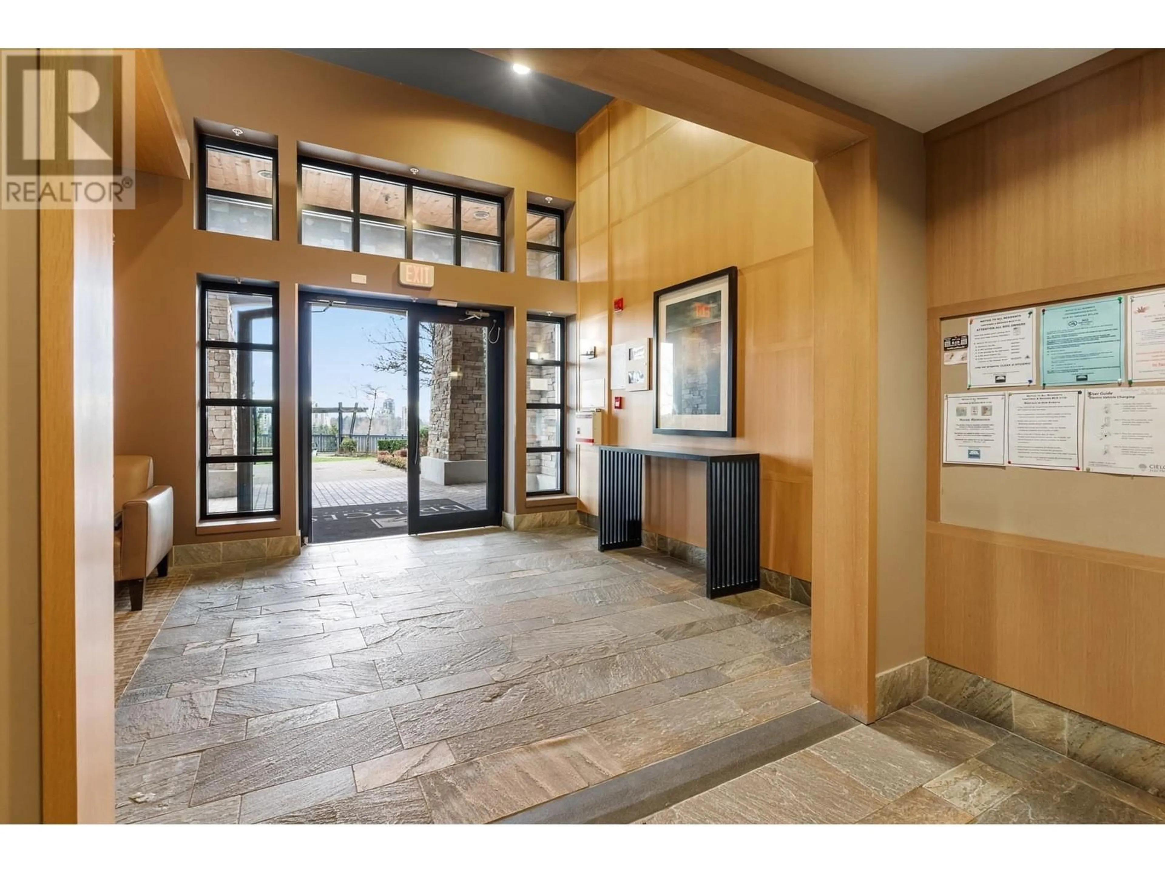 Indoor foyer for 403 3050 DAYANEE SPRINGS BOULEVARD, Coquitlam British Columbia V3E0A2