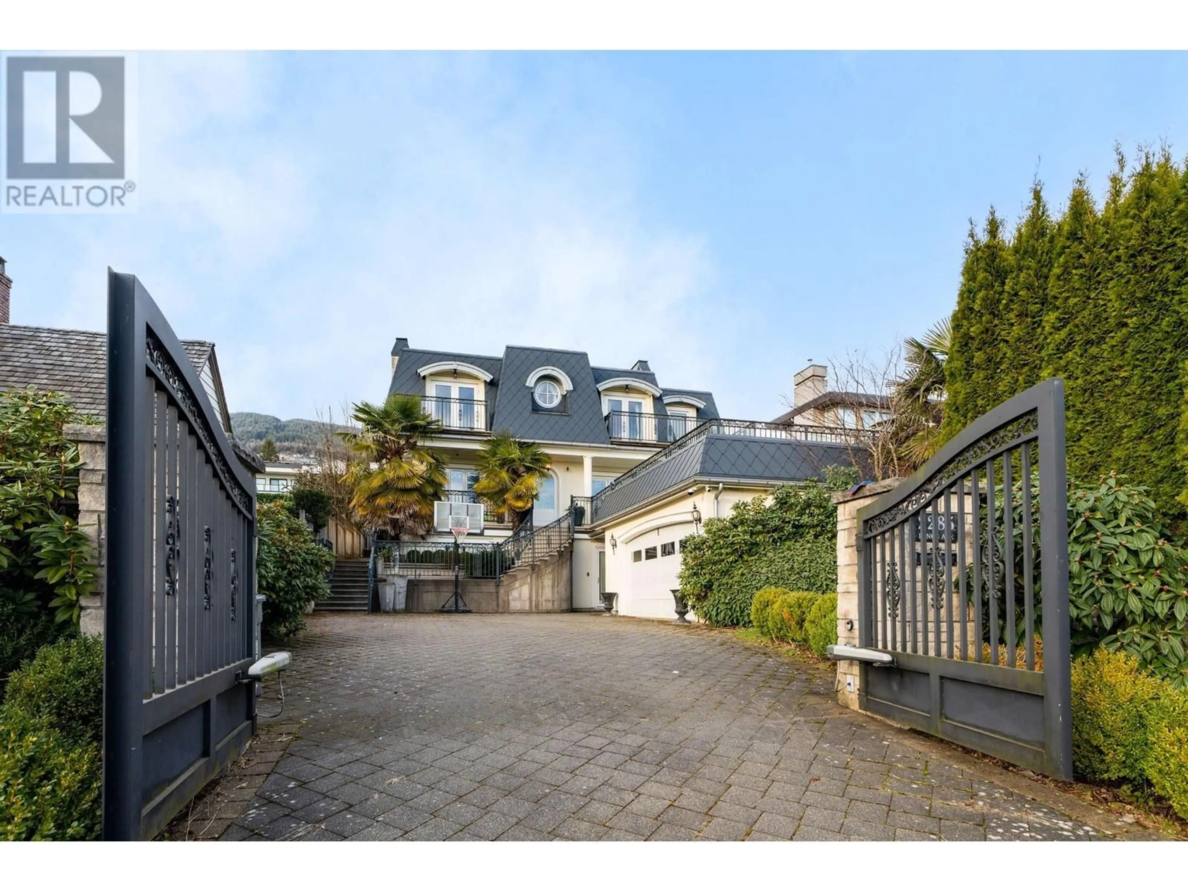 A pic from outside/outdoor area/front of a property/back of a property/a pic from drone, street for 2285 KINGS AVENUE, West Vancouver British Columbia V7V2C1