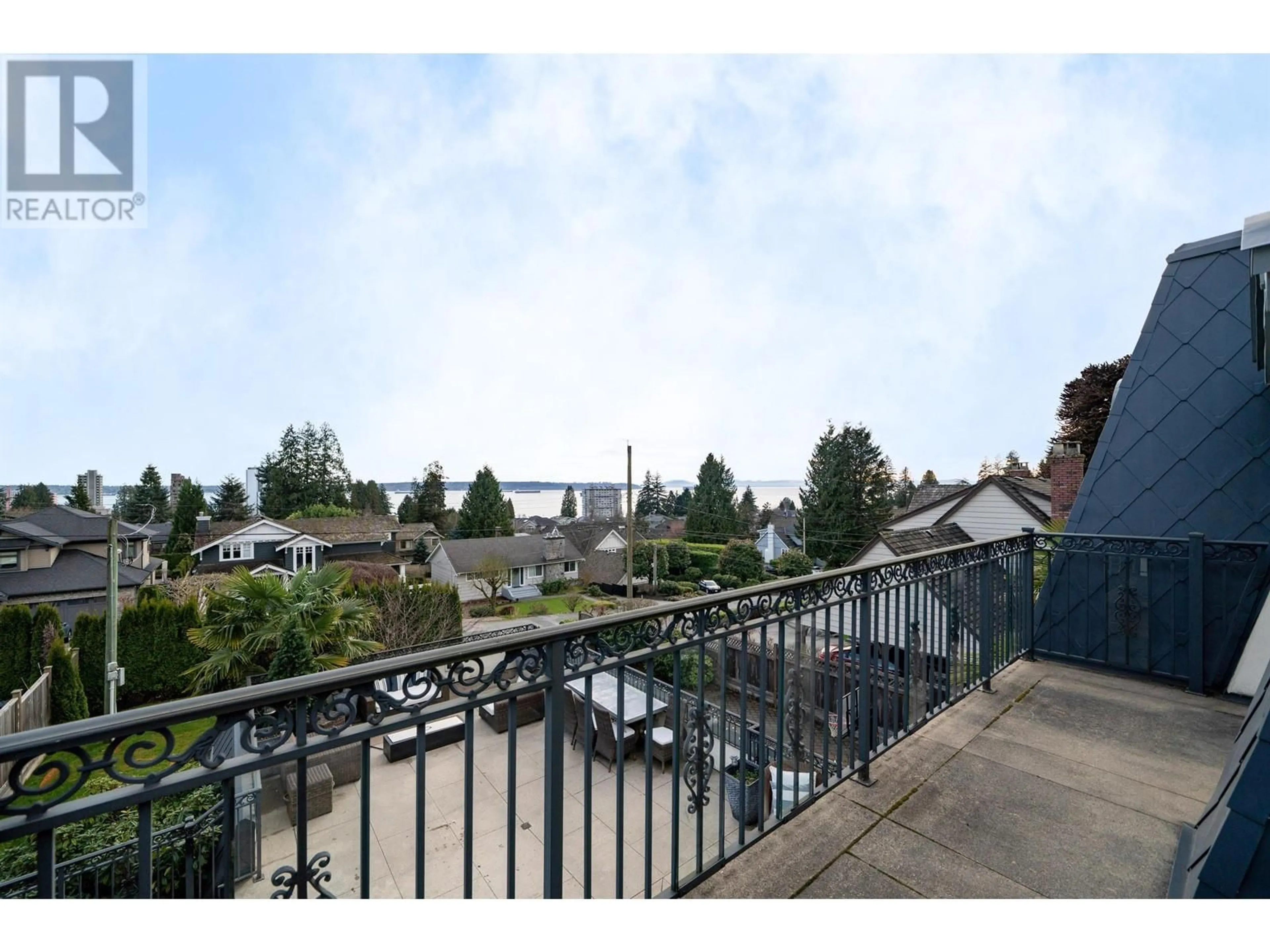 Patio, water/lake/river/ocean view for 2285 KINGS AVENUE, West Vancouver British Columbia V7V2C1