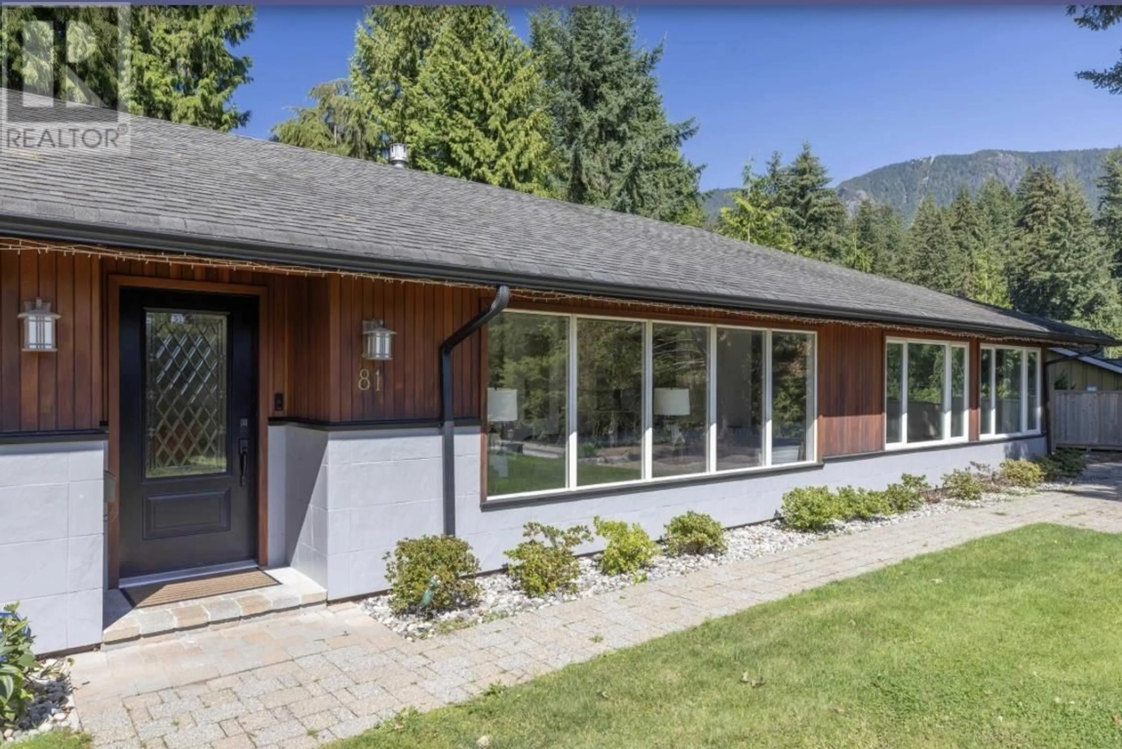 Home with brick exterior material, mountain view for 81 MORVEN DR DRIVE, West Vancouver British Columbia V7S1B3