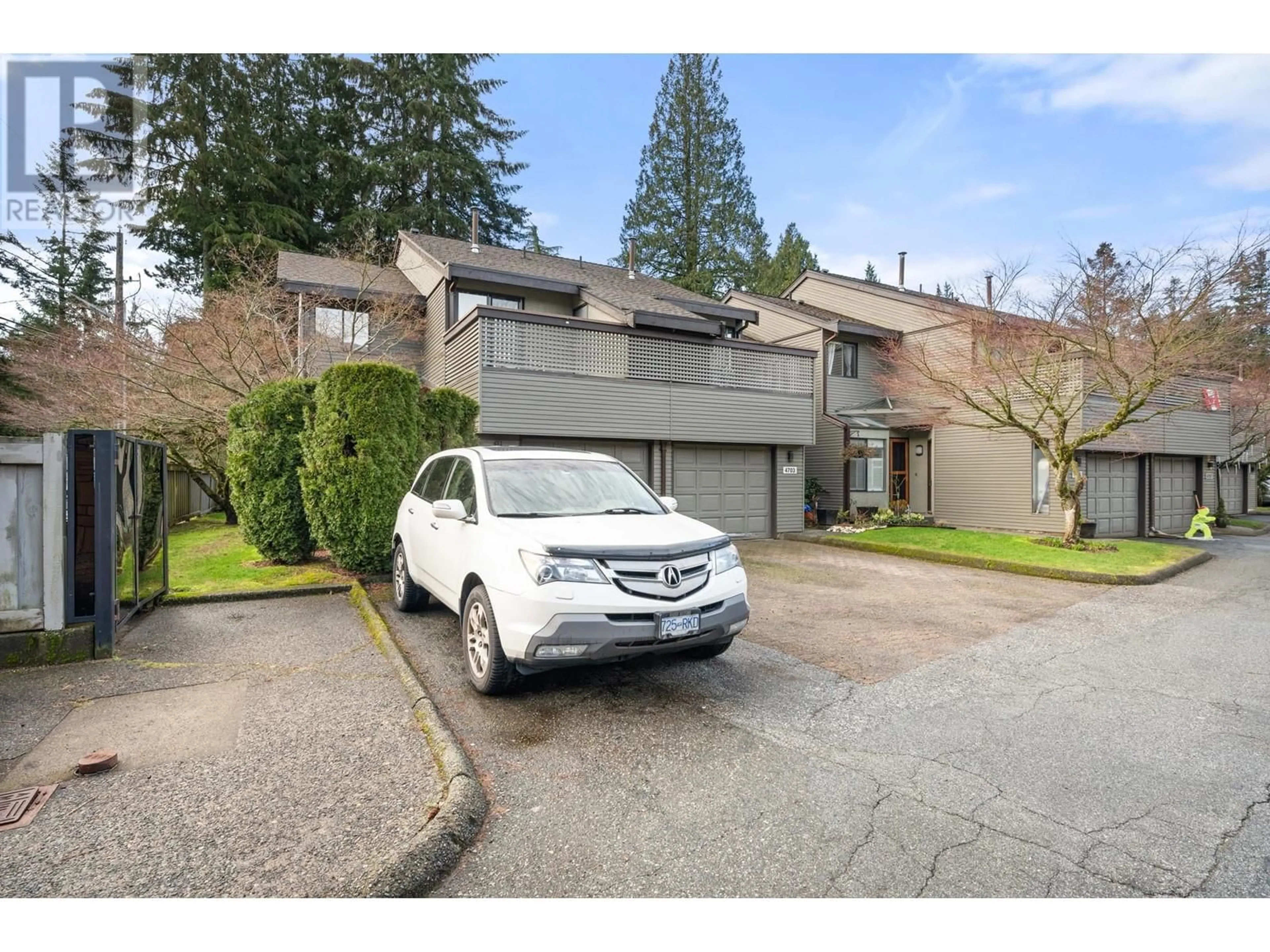 A pic from outside/outdoor area/front of a property/back of a property/a pic from drone, street for 4701 GLENWOOD AVENUE, North Vancouver British Columbia V7R4G6