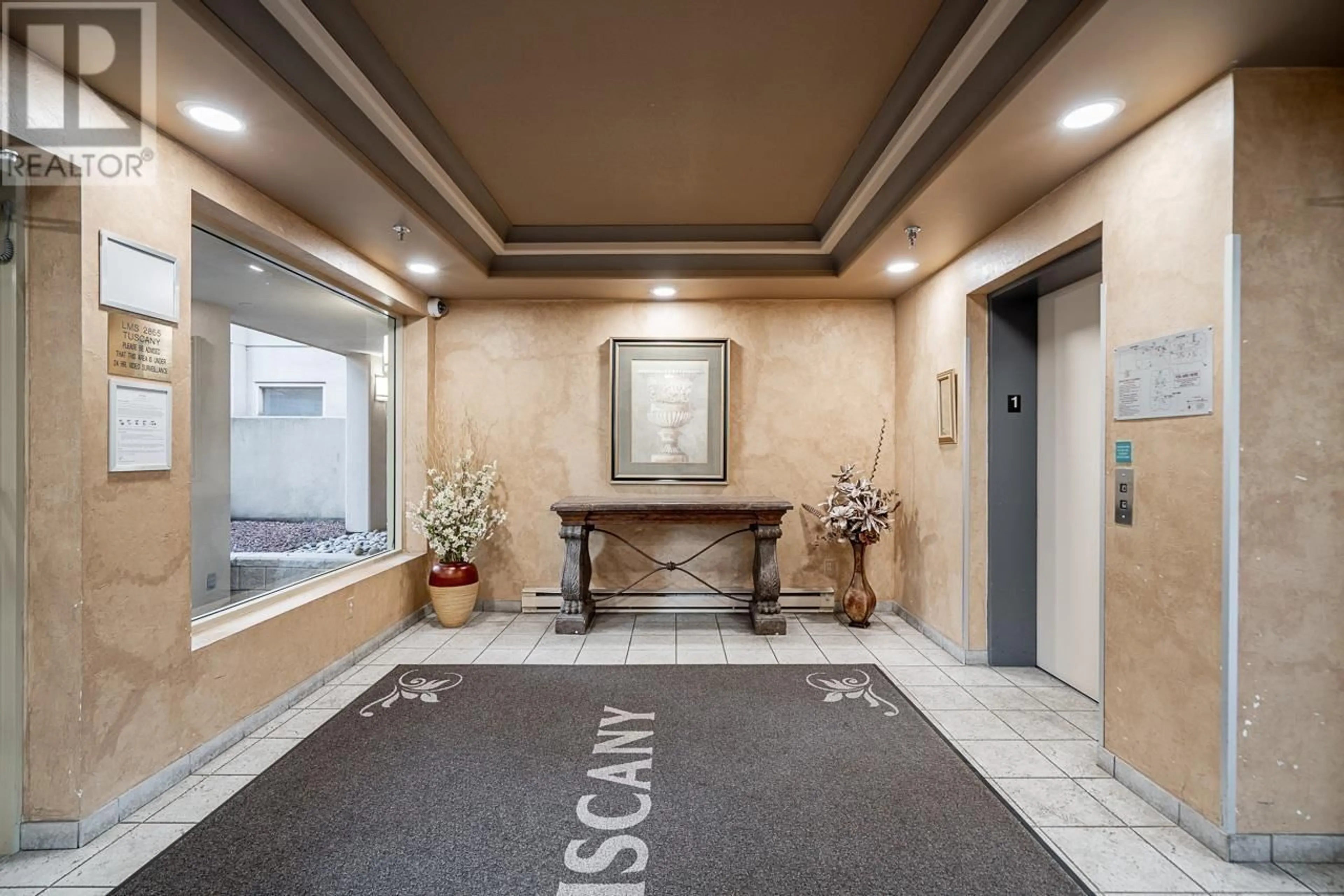 Indoor foyer for 408 3176 PLATEAU BOULEVARD, Coquitlam British Columbia V3E3J2