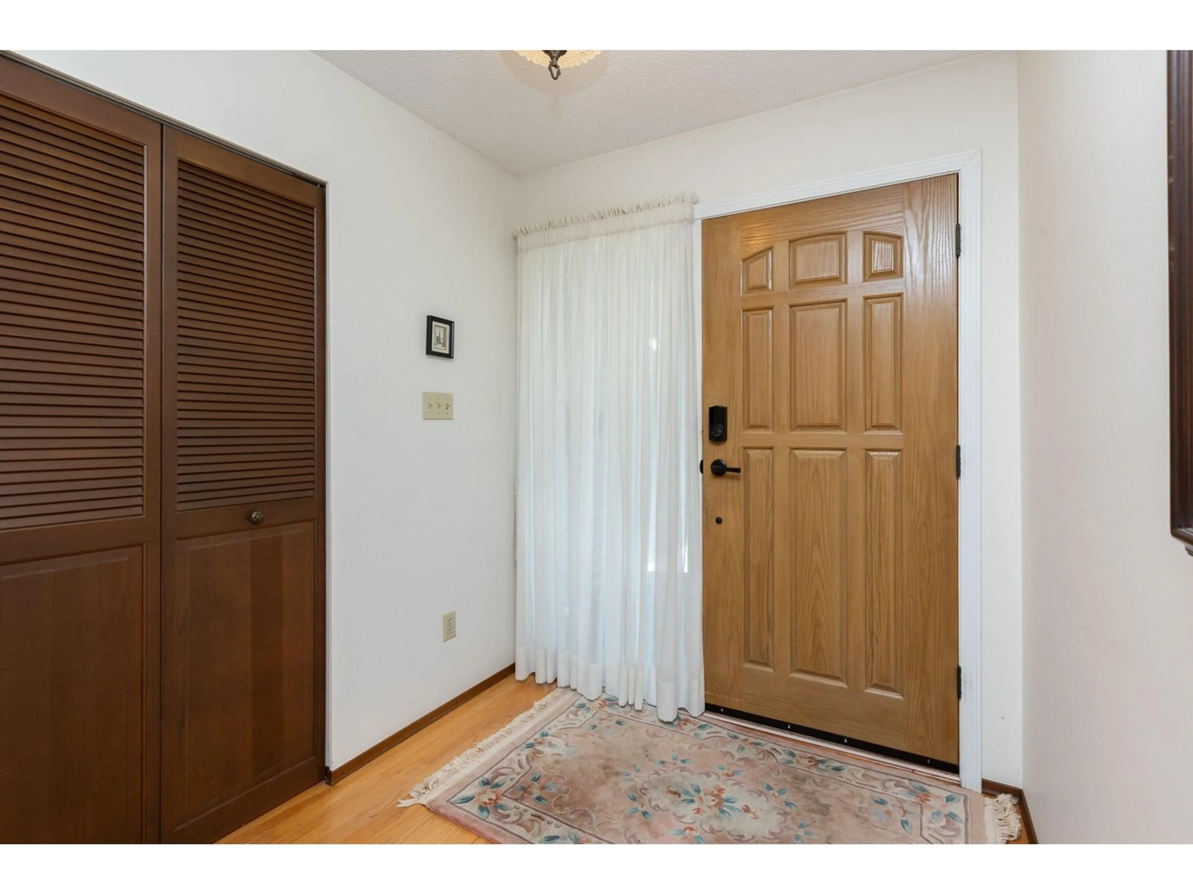 Indoor entryway for 8985 145, Surrey British Columbia V3R7J6