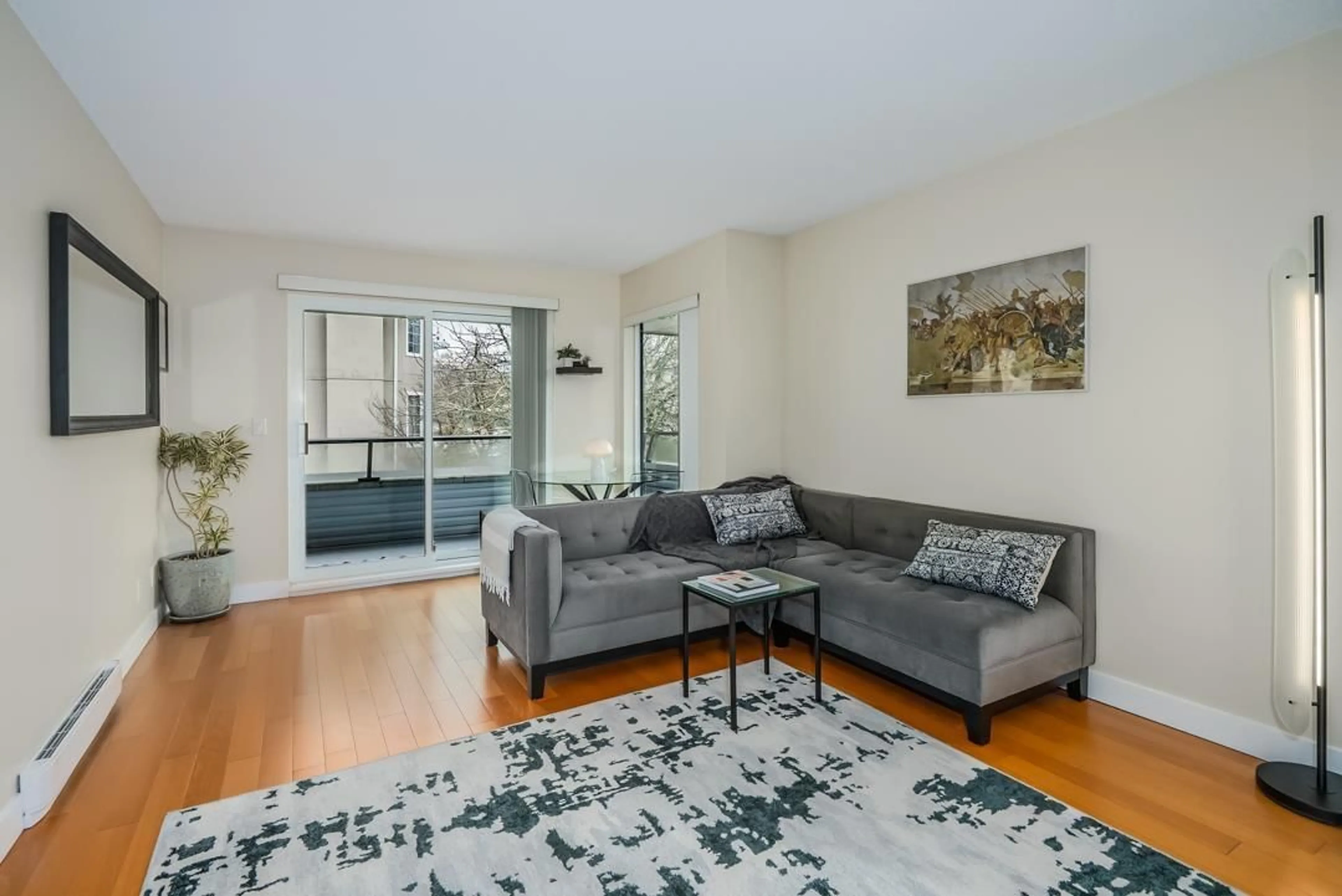 Living room with furniture, unknown for 301 - 1341 GEORGE, White Rock British Columbia V4B4A1