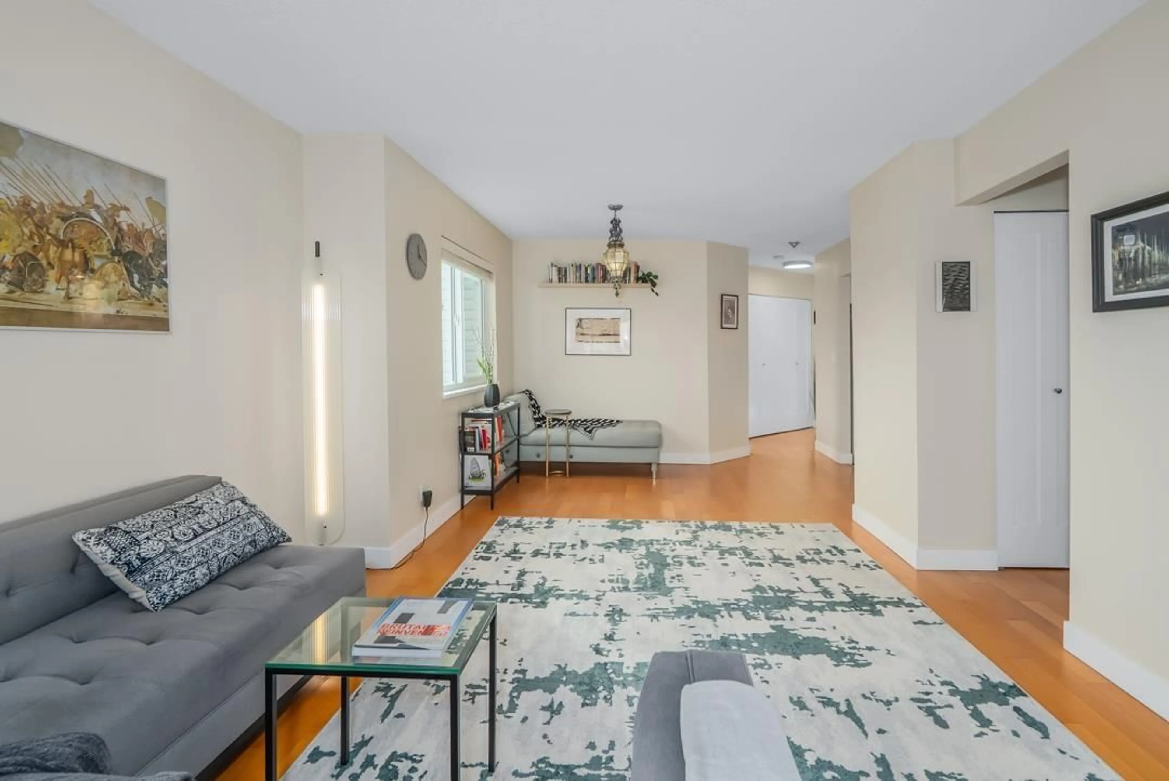 Living room with furniture, unknown for 301 - 1341 GEORGE, White Rock British Columbia V4B4A1