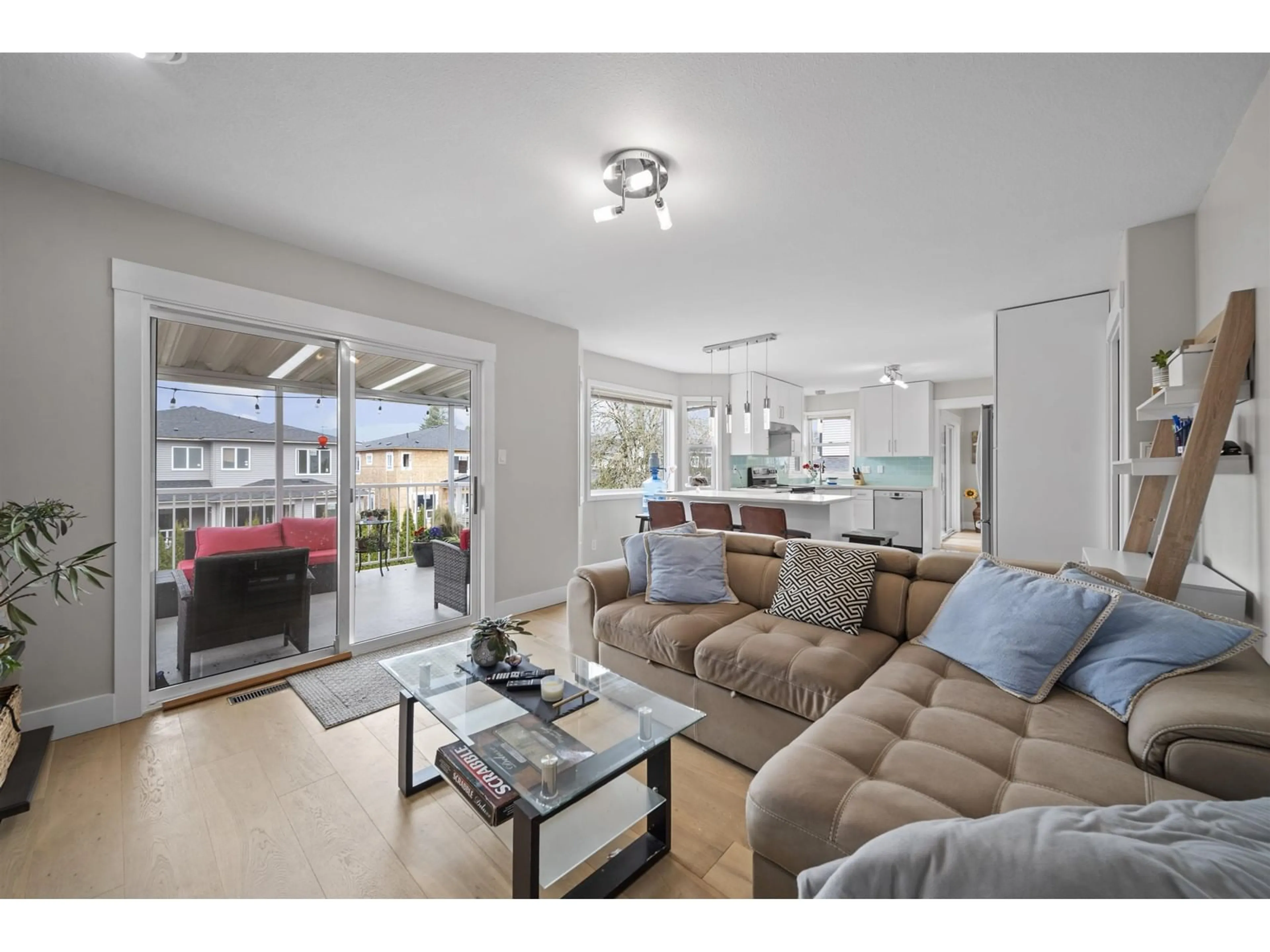 Living room with furniture, unknown for 8316 MILLER CRESCENT, Mission British Columbia V2V6H7