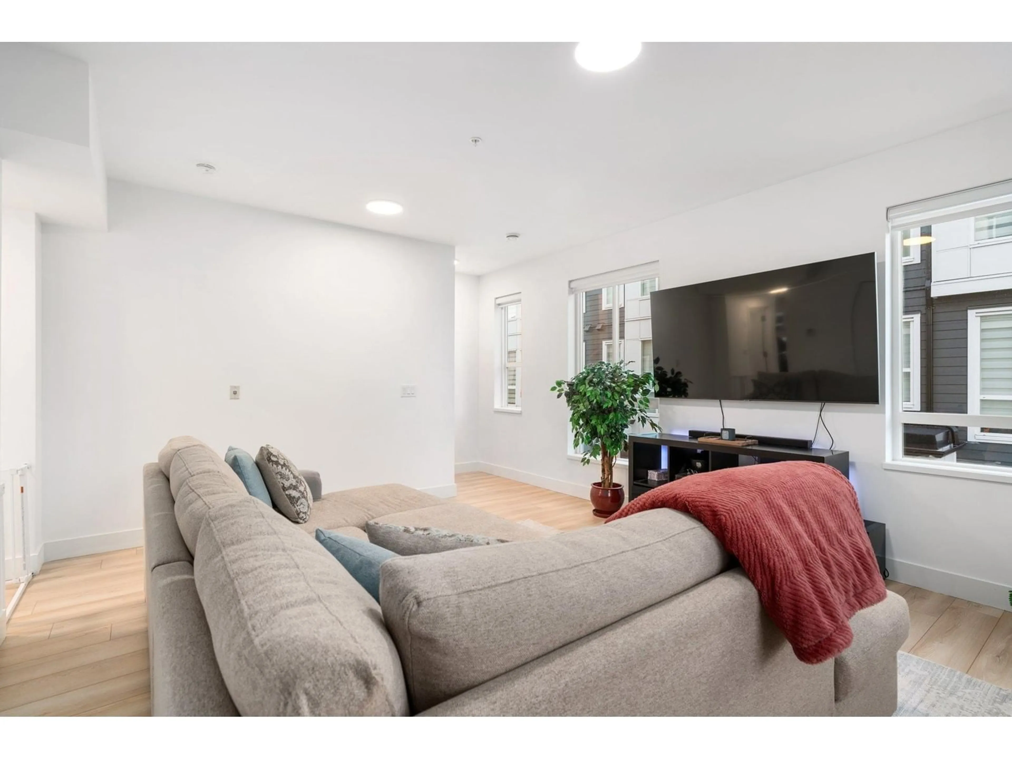 Living room with furniture, unknown for 2 - 18850 72A, Surrey British Columbia V4N6X2