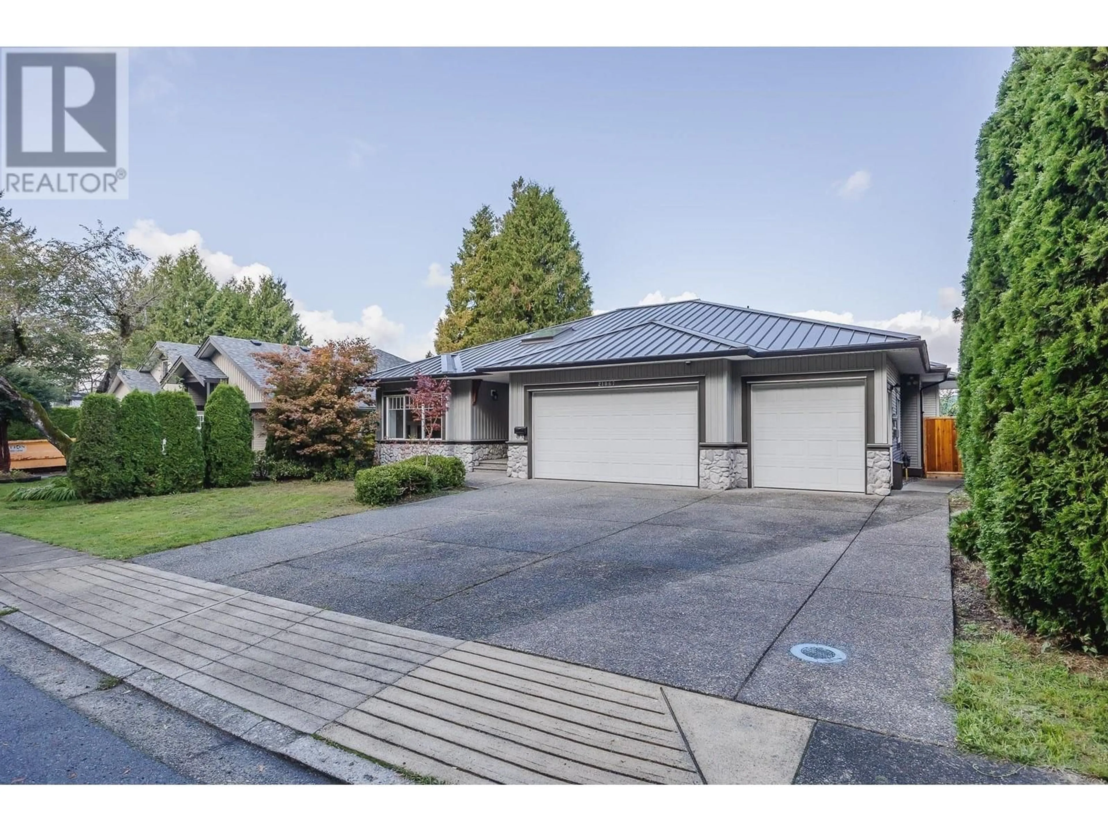 A pic from outside/outdoor area/front of a property/back of a property/a pic from drone, street for 21067 STONEHOUSE AVENUE, Maple Ridge British Columbia V2X8C4