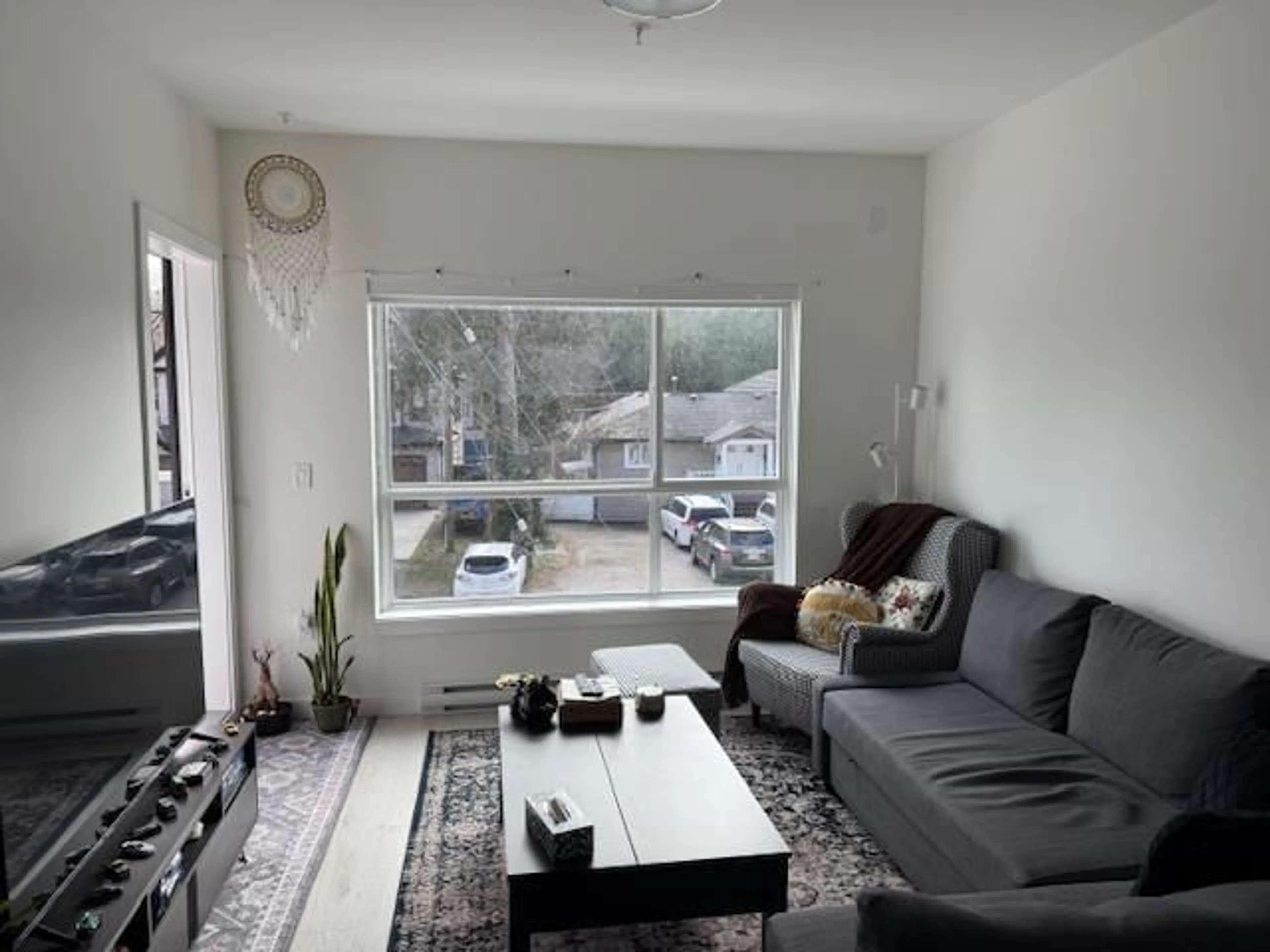 Living room with furniture, unknown for 205 - 14225 103A, Surrey British Columbia V3T0T4