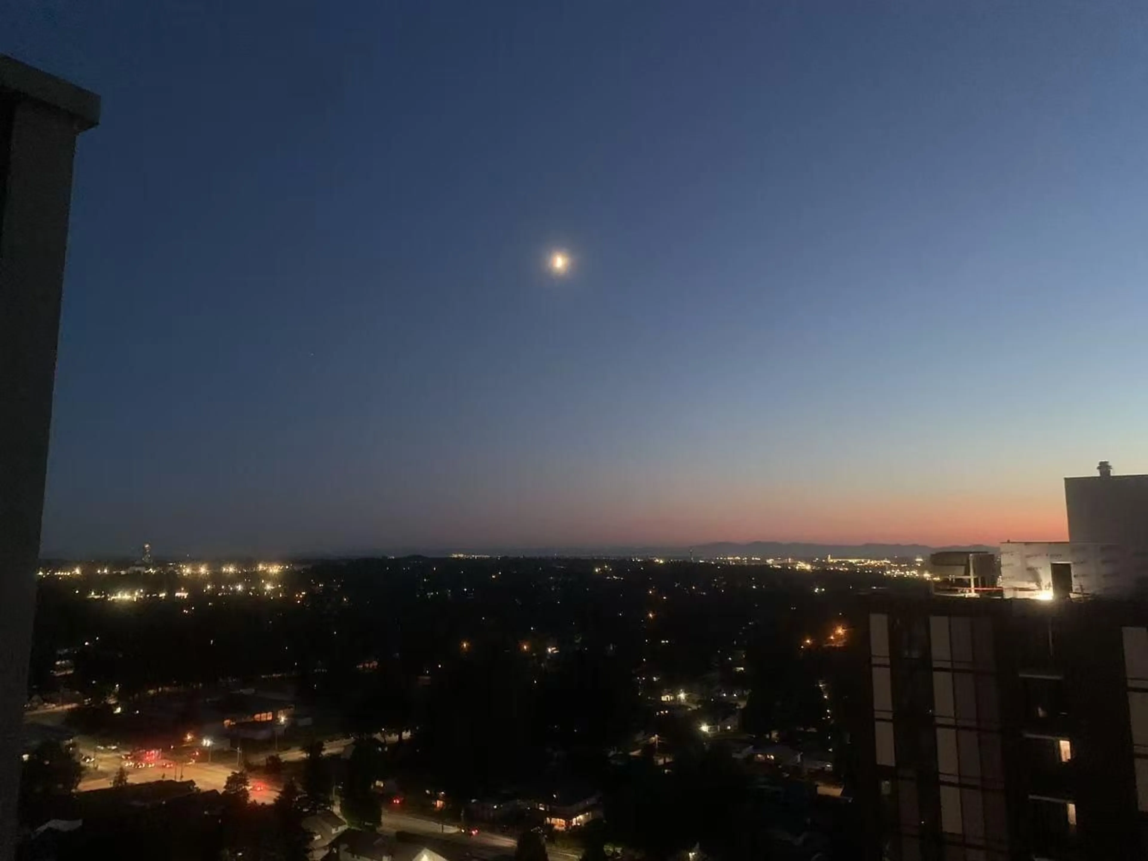 Blurry image for 2704 - 13308 CENTRAL, Surrey British Columbia V3T0M4