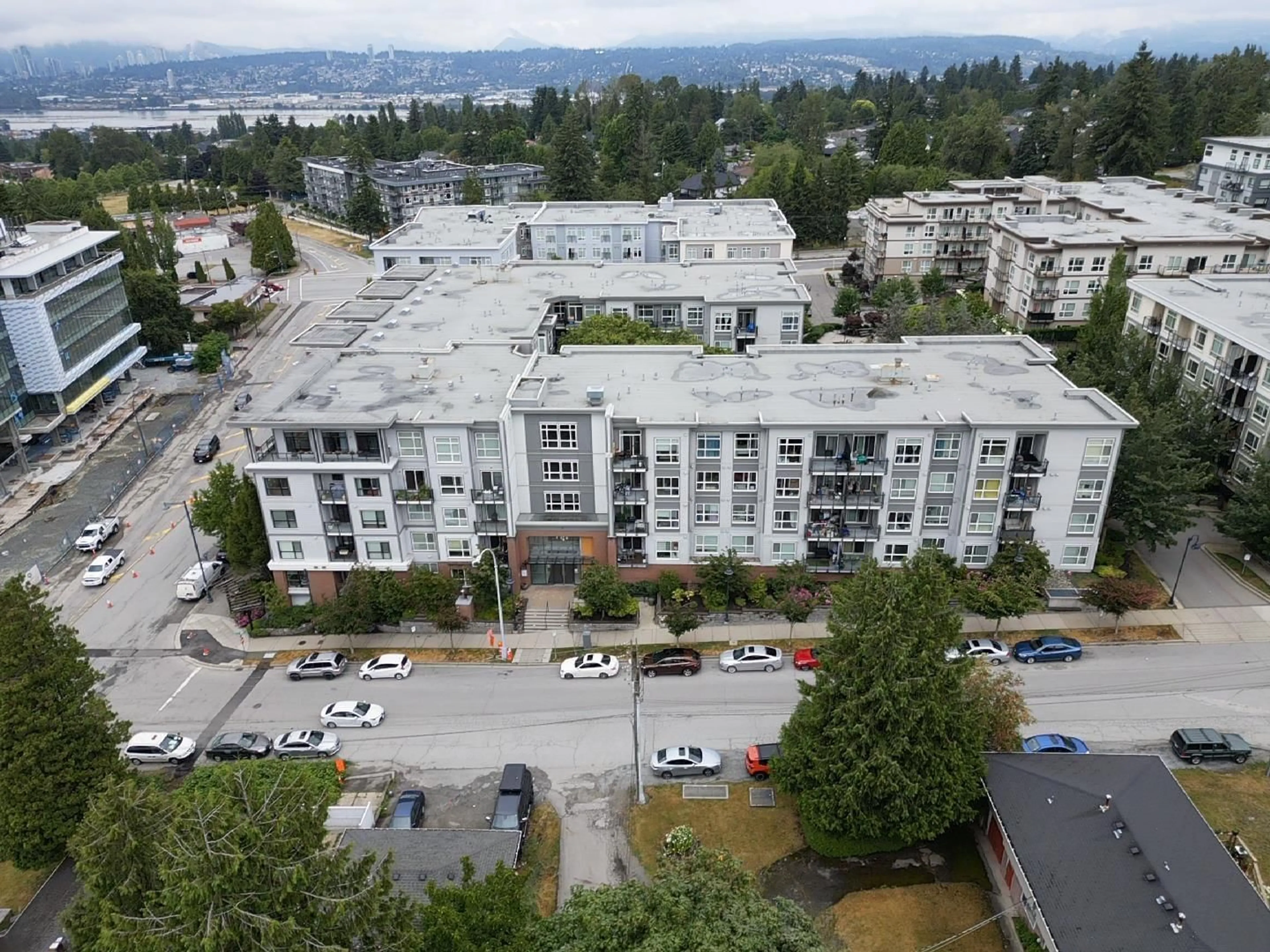 A pic from outside/outdoor area/front of a property/back of a property/a pic from drone, unknown for 519 - 13733 107A, Surrey British Columbia V3T0B7