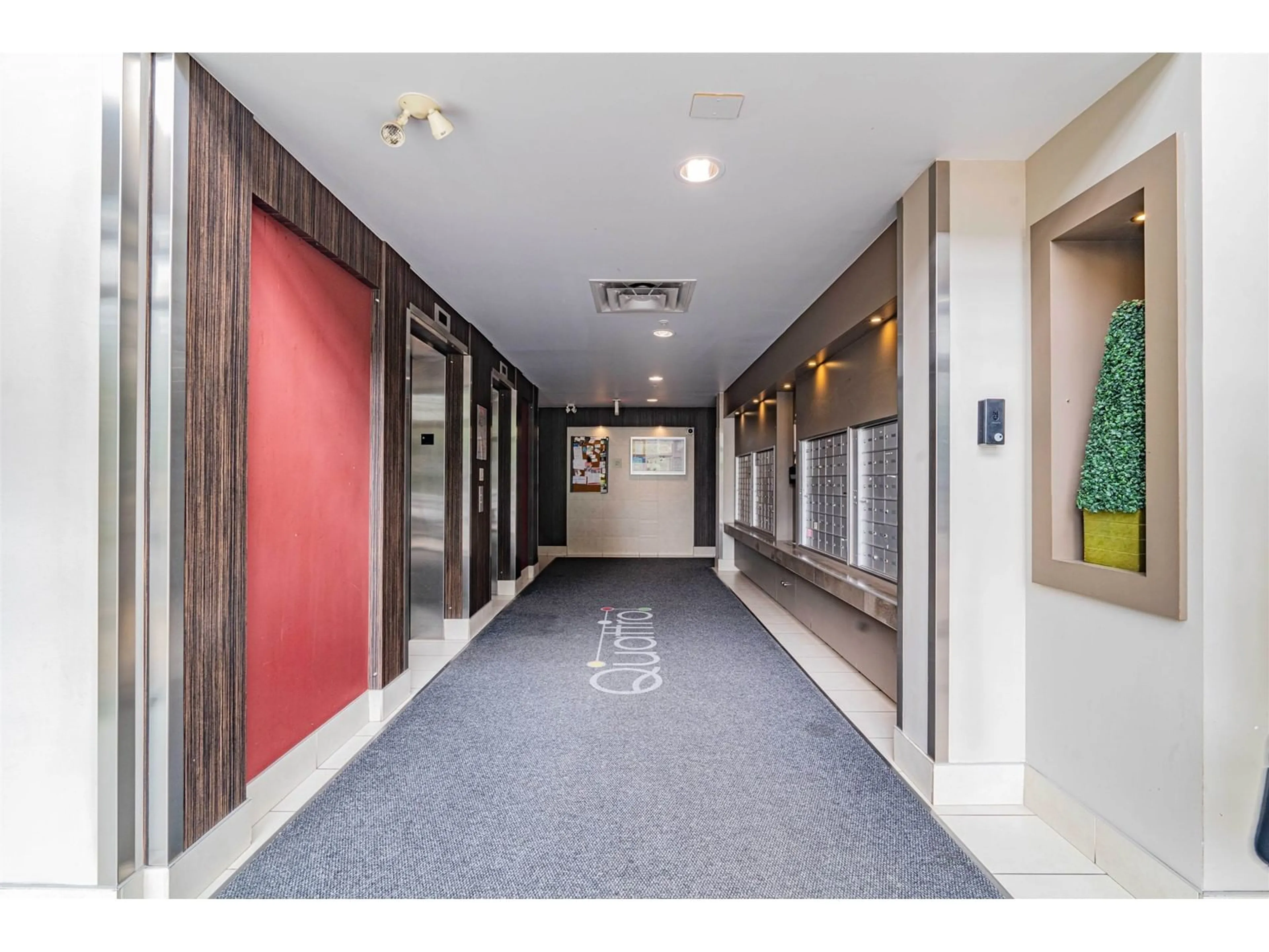 Indoor foyer for 519 - 13733 107A, Surrey British Columbia V3T0B7