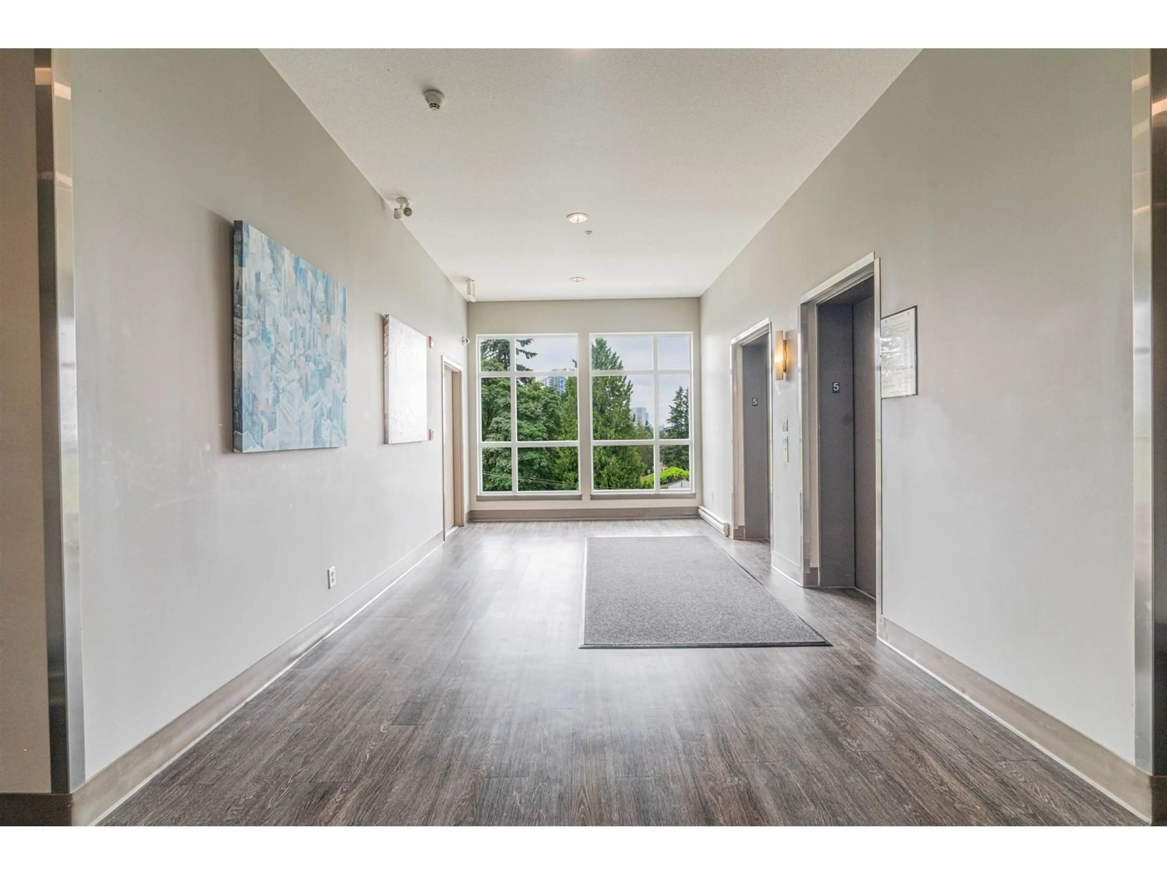Indoor foyer for 519 - 13733 107A, Surrey British Columbia V3T0B7